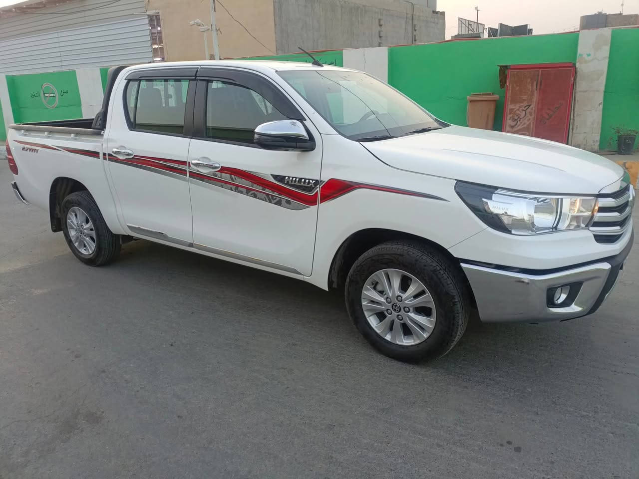 هايلوكس 2025 ساز فول مواصفات مكفوله ماعدا بارد قليل ماشيه 30 ألف جديدة جداً رقم أربيل 
السعر 300 وبيها مجال مكان الدجيل للاتصال ***********
***********
