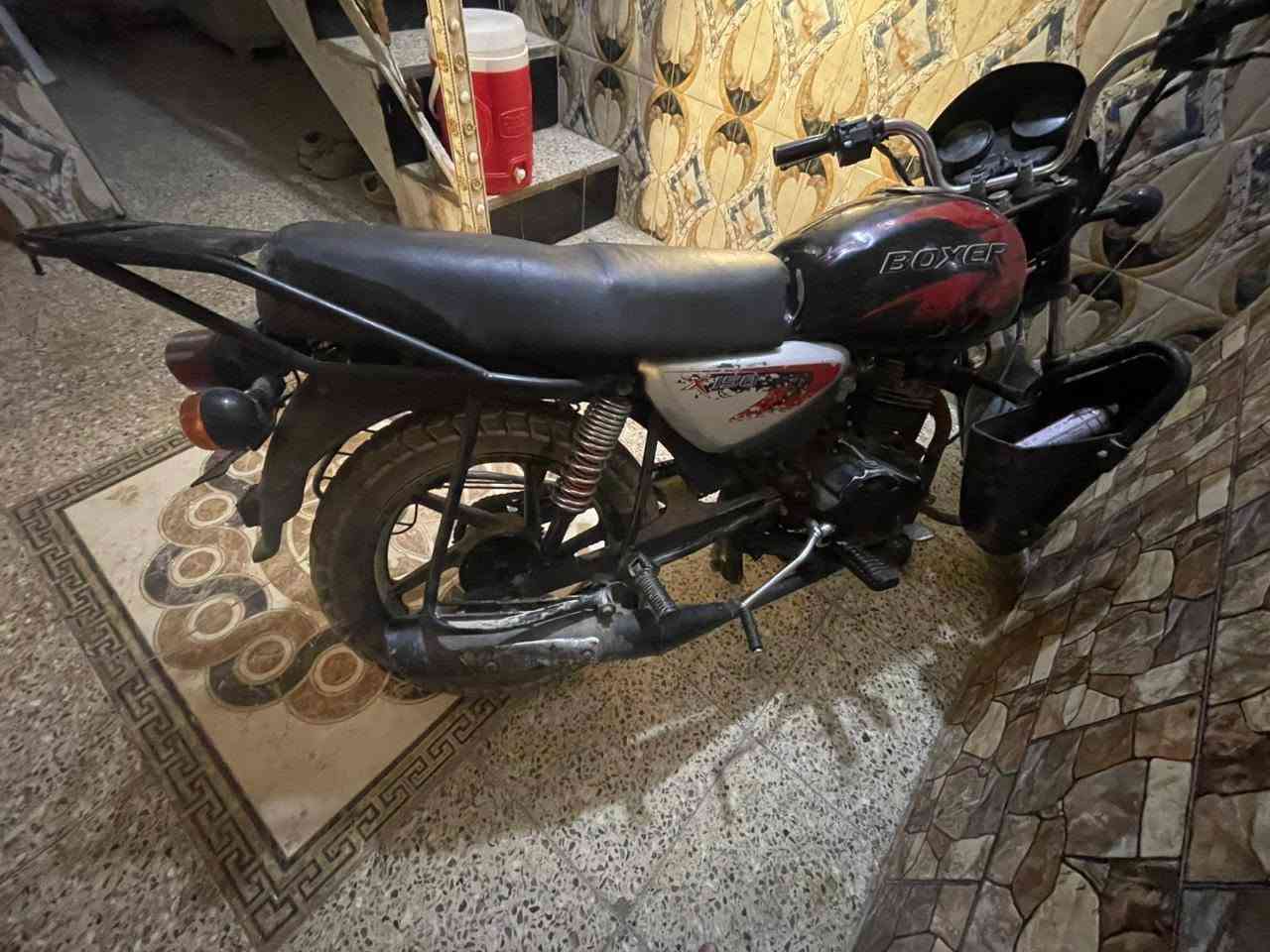 دراجه بوكسر لبيع أوراقها ضايعها نقصها كهربئيات مكينتها ناعمه السعر ٤٥٠ العنوان بغداد سبع اقسور ***********
