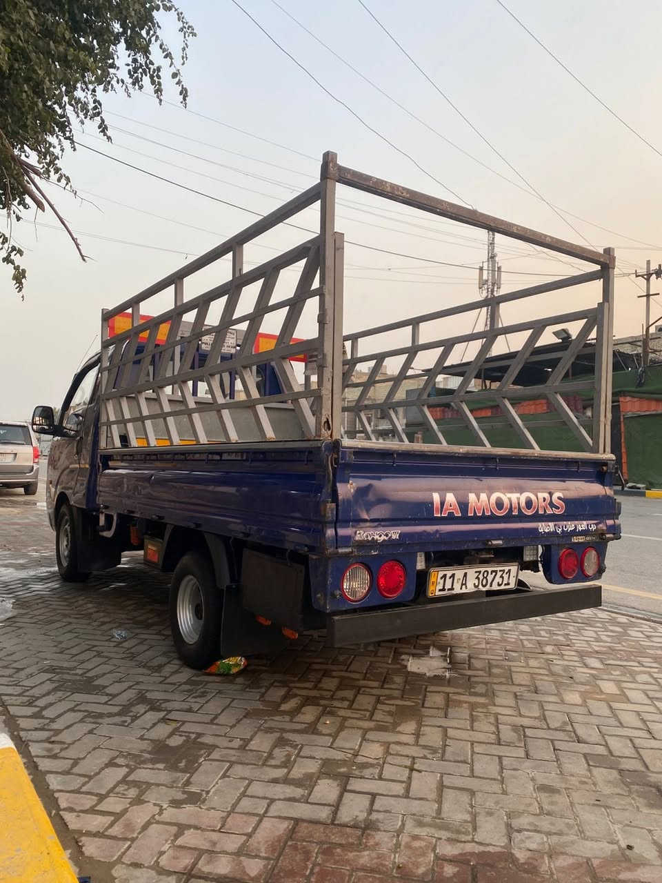 سلام عليكم 
كية بنكو للبيع 
السيارة موديل 2006 
السيارة مكينة وكير وشاصي وكهربائيات كلة كفالة 
السيارة بدون صبغ وضربة بيهة تعمير بل دوسة اليمنة
والهلال فقط السيارة شوف عينك 
السعر 85 وبيها مجال 
مكان مدينة الصدر 
لاستفسار ***********
