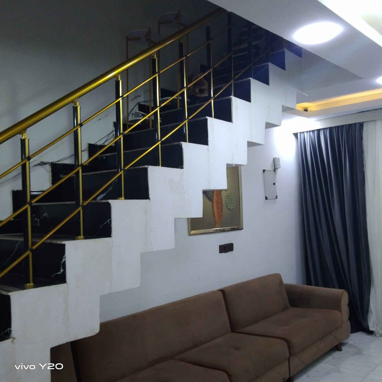 دار سكن 100مربع طابوك صب مسلح غرف هول مطبخ استقبال ثاني عن الوجه مال شارع العمارة نزلت اسواق صوفي للاستفسار الاتصال على الرقم ***********
