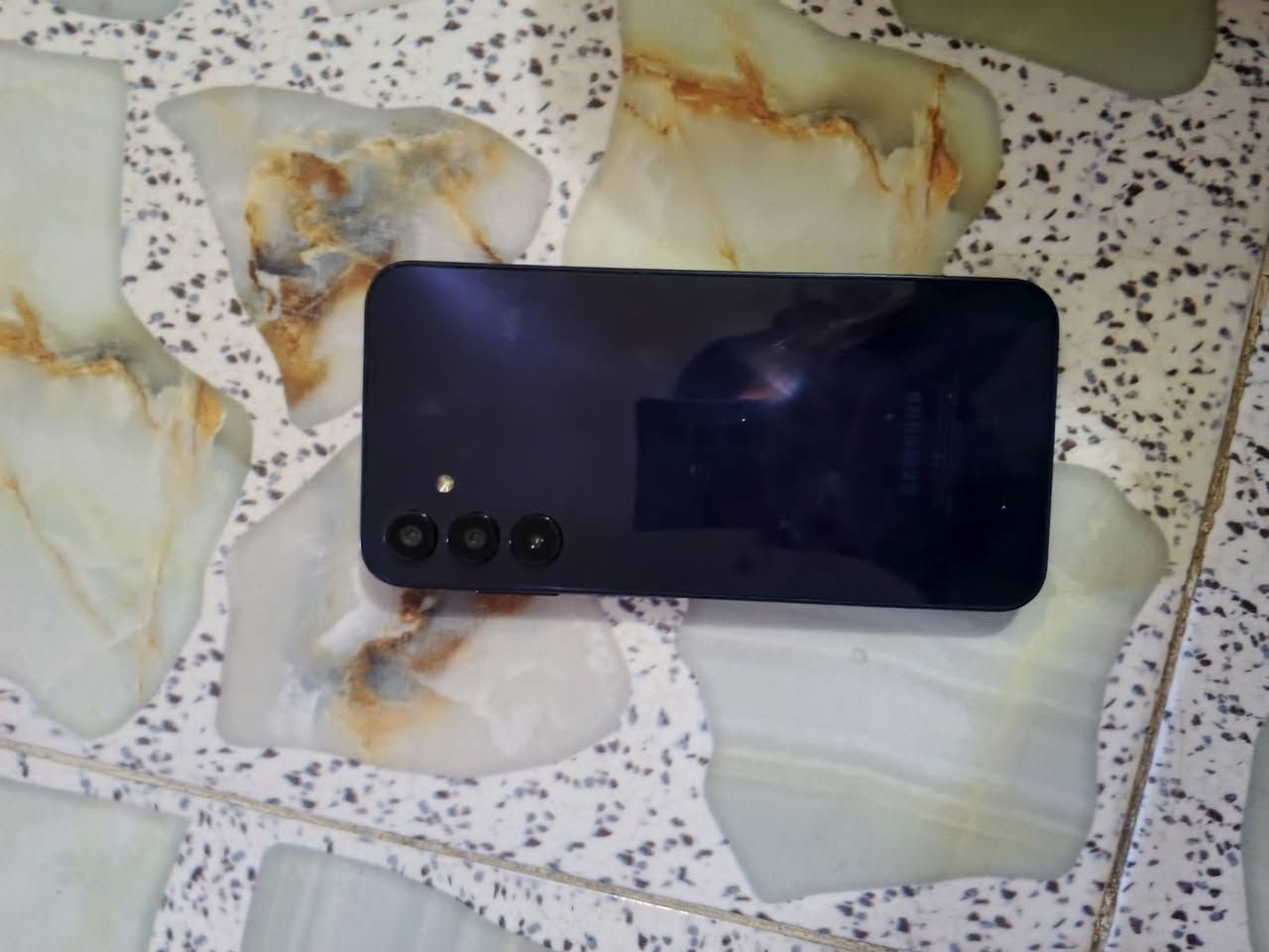 جهاز للبيع A15
الذاكره 128
البطاريه 5000
الجهاز مكفول نضافه 90 
السعر125 وبيه مجال 
***********
