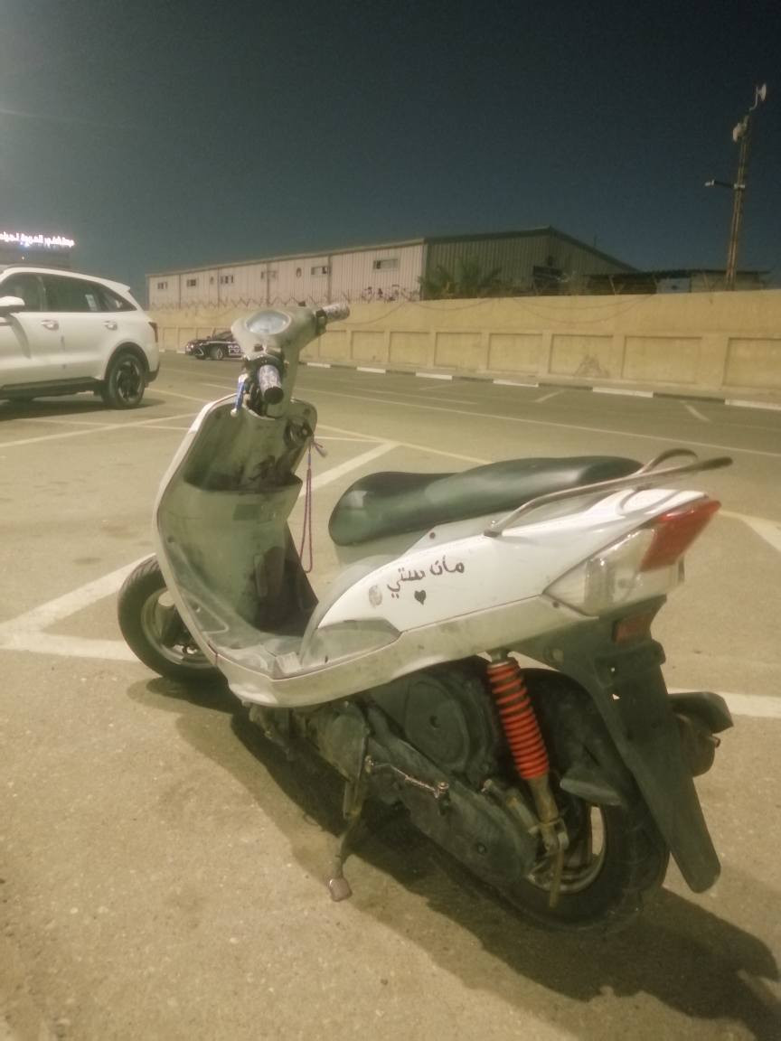 دراجه ماكس قجمه مجفته ناقصه بس كابريته لين تعبانه ما مبدله صليه مالته و شد كزوز عدل لين راخي و هورن جديد شديته بس دكمه هورن تعبانه
*********** وتساب البصرة, العراق
