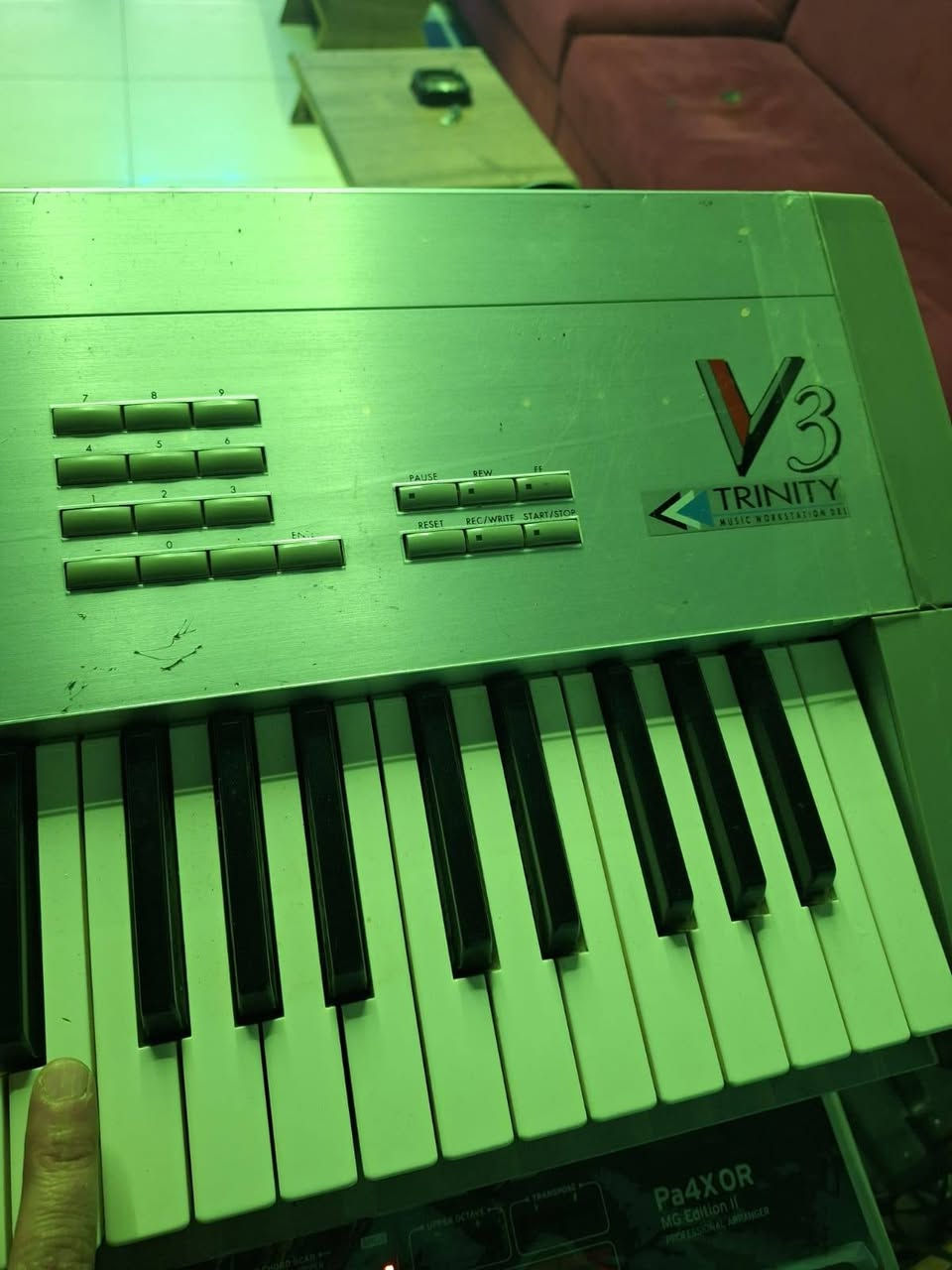 ترينتي V3 نضيف شغال كله مابي اي خلل موس بورد اورجنا سامبلر ياباني يحتوي على برنامج احترافي السعر 1800 دولار قابل للتفاوض للاستفسار التواصل ***********
