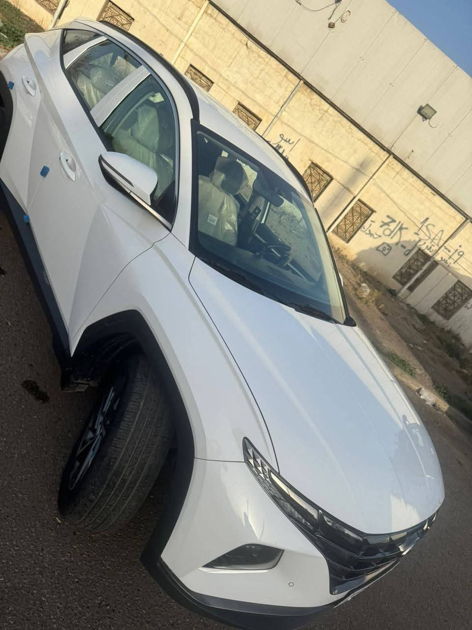 توسان 2023 خليجي شركة الأولة ام الضمان
مكفولة كفالة عامة لا بارد لا صبغ لا تبديل لا رصعات 
مكينة 2000 دوش غير مفتوحة 
ماشية 60 الف حقيقي 
فول عدة البانوراما 
حساس أمامي خلفي 
بصمة تشغيل و دخول
تبريد قطعتين
تحكمات ستيرن 
مود درايف 
و باقي المواصفات المعروفة 
صدر أمامي خلفي جدد تخم تاير جديد
السعر 210 وبي مجال 
للإستفسار *********** واتس اب
