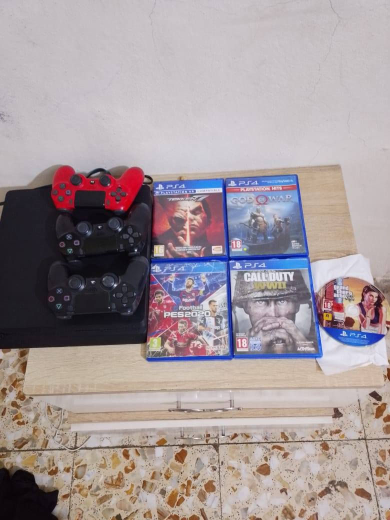 تخم تركي 
مو سوكي 10 مقاعد 
السعر 600 وبي مجال 
- مجمده نضيفه تجميدهه 
خير من الله سعرهه 150 
بلي ستيشن 4 سلم ويا جوستكات 2 
و5 اقراص 250 وبي مجال بسيط 
***********
