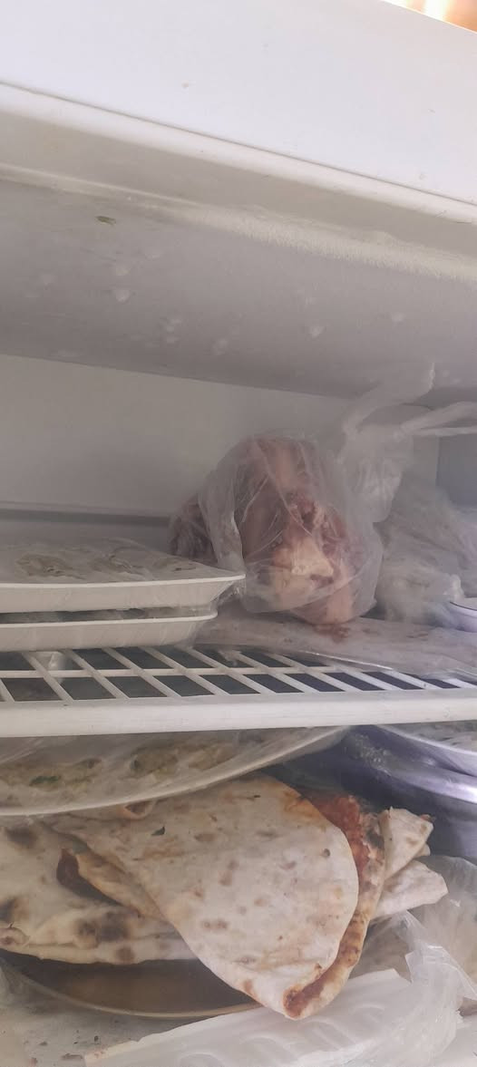 ثلاجة شغالة اي عطل مابيها ب150وطخم خشب زان ب150بيهم مجال بسيط


**إذا كنت صاحب هذا الإعلان وتريد حذفه لأي سبب، رجاءا أرسل رسالة إلى الدعم الفني**