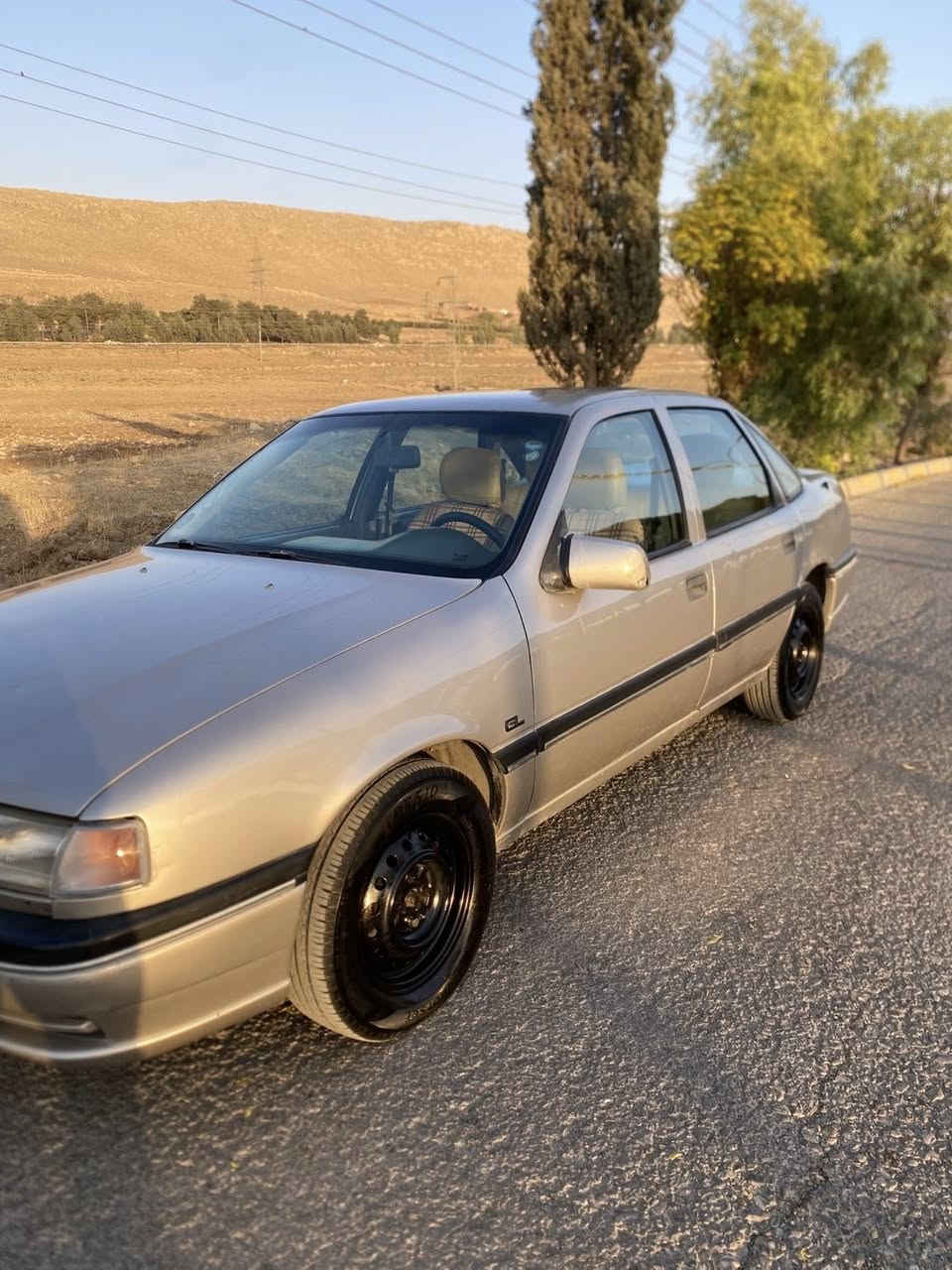 مەشتەری نیت سەرم مەیەشێنە ماڵەکە بیانو بڕە
ئۆپل مەکینە ٢٠
مۆدێل ١٩٩٠کامل کراوە بە ٩٥
ڕەقەم سلێمانیە ٣١٠هەزار خرامەی تیایە 
دوای مەعامەلە ئەیدەمەوە 
شوێنم بازیانە 
سعری ٤٣گەڵاو مەعامەلەیە 
ژم ***********
