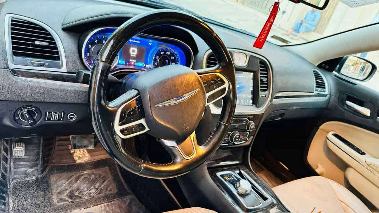 كرايسلر 300 لميتد 
للبيع للبيع 

السعر 250  ورقة وبي مجال للشراي 
موديل 2018 بدون صبغ 
رقم سليمانية 
السيارة داخلة كلين هنا بالعراق صار بيها اشخوط 
بيهة قطعتين تبديل نفس اللون بدون ضرر داخلي 
بدون ايرباك 
ماشية 90000
مكينة V3600
مواصفات الليمتد معرفه فول ماعدا البانوراما
كشنات ذاكرة 
كشنات امامية تدفئة تبريد 
ستيرن تدفئة 
السيارة جاهزة من كل النواحي متصرف عليهة درهم

 📱هاتف ***********  كلشي واضح بلمنشور شراي خابرني غير متواجد ع فيس
