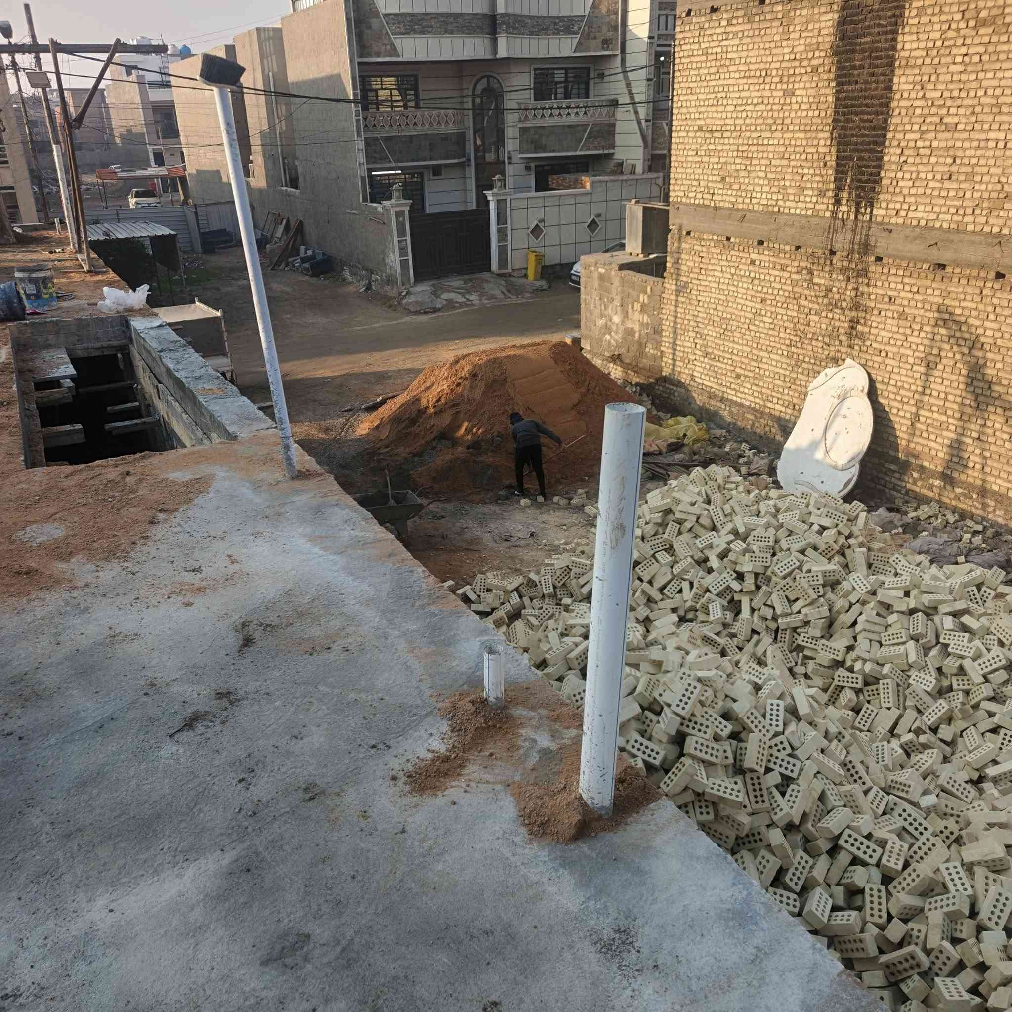 السلام عليكم خلفات بناء من اهل الفلوجه نشتغل بكل مكان شغل دقه وسرعه ونضافه التزام بالموعد للتواصل هذا رقمي بي واتس اب اتصل ودلل ***********تصعيد المواد علينه وسعر مناسب
