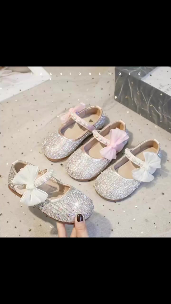 ✨ دكتورتنا الذوق…
إذا عدچ أميرة صغيرة بالبيت، هاي القطعة راح تعجبچ أكيد 👑
حذاء ناعم ولامع يليق بأناقة البنات الصغار.

🔹 القياسات: من 24 إلى 35
�


**إذا كنت صاحب هذا الإعلان وتريد حذفه لأي سبب، رجاءا أرسل رسالة إلى الدعم الفني**