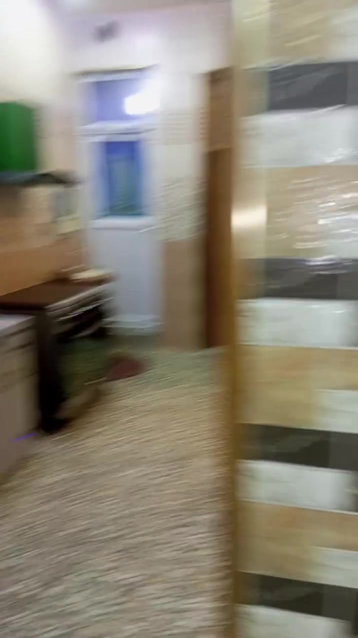 اللهم صل على محمد وال محمد دار للبيع الخطيب الزراعي شارع الحشد مساحة 75 متر عالي عن الشارع يحتوي على صالة وغرفة نوم حولي  وحمام و منور  الطابق الثاني غرفتين نوم وحمام سطحين الأتصال على الرقم ***********
