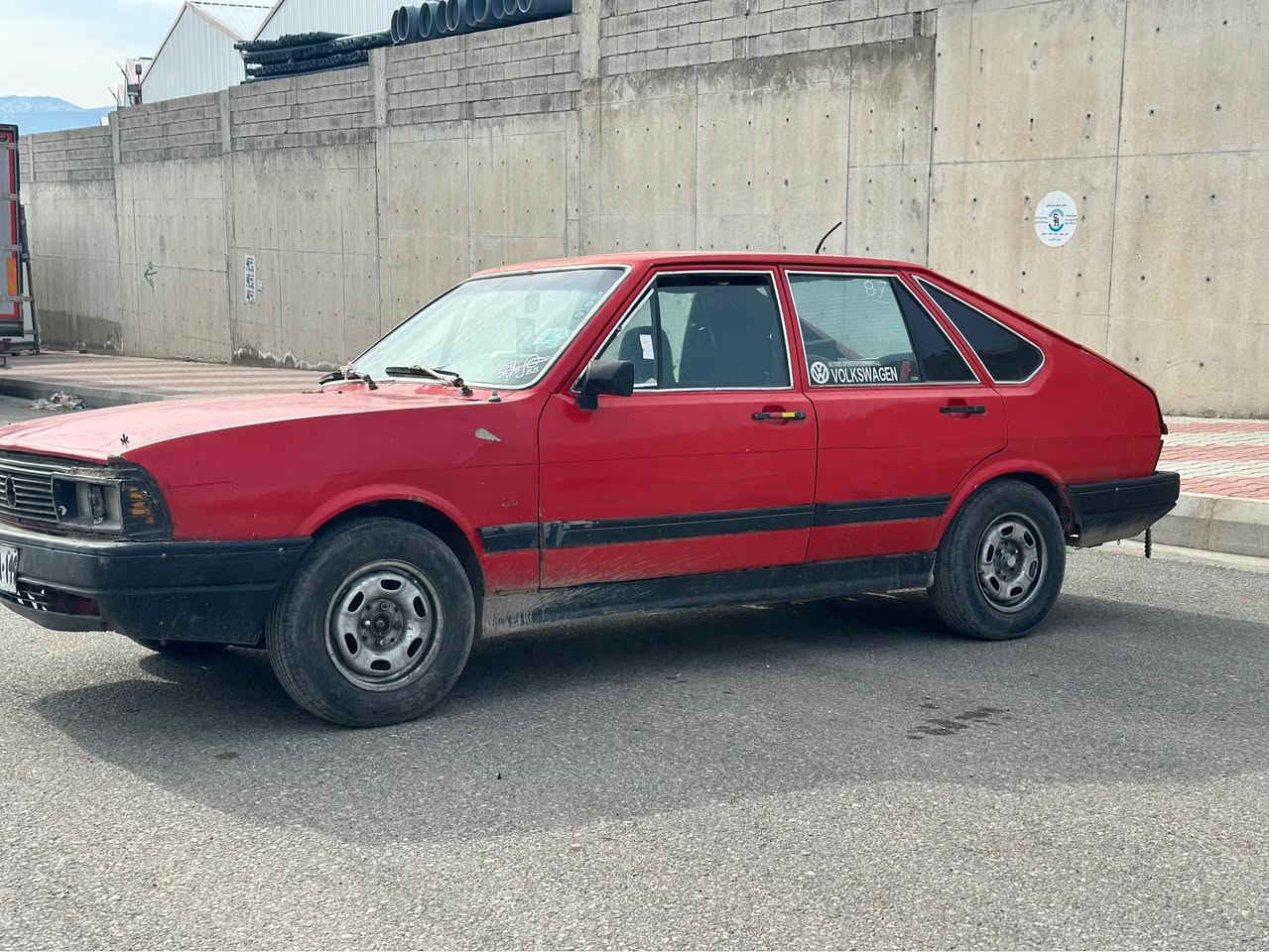 ***********گولاله سوره
به ڕازيلي 87قه يتان به س فرؤشتنه
ئارمي پلاستيكي سليماني. به شه رت 
گيڕومه كينه  جيتا 6گيڕبه شه رت
كلاجو عه ينه ي  دوو ڕؤژه گؤراوه
پيشي و دواي. تازه گؤراوه  ته قه و ره قه ي هيج نييه
تاقم تايه تازه يه كامل كاره باي. ئيشه كات. گيجي بانزين  ئيشه كات. بيلاد
سيعري 13گه لايه معامه لايكي برايانه له سليمانيم به س فرؤشتنه السليمانية, العراق
