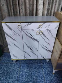 ميز  جديد مامستخدم ابد للبيع سعر خاص او الاتصال على هاي الرقم 07838219...