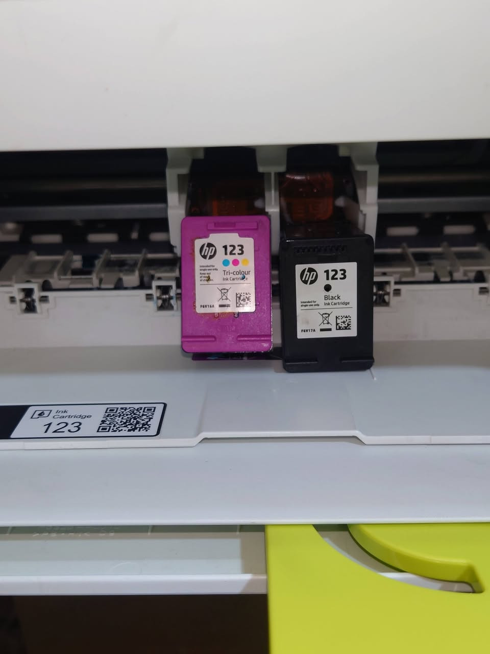 طابعة اج بي عادي وملون كاترجات
اسمها hp Deskjet 2130
مناسبة للاستخدام المنزلي واستنساخ الهويات والمستمسكات
بيها استنساخ وتطبع من الحاسبة تطبع كتب وملازم
الطابعة شغالة وكاملة 
السعر 45 الف وموجود توصيل


**إذا كنت صاحب هذا الإعلان وتريد حذفه لأي سبب، رجاءا أرسل رسالة إلى الدعم الفني**
