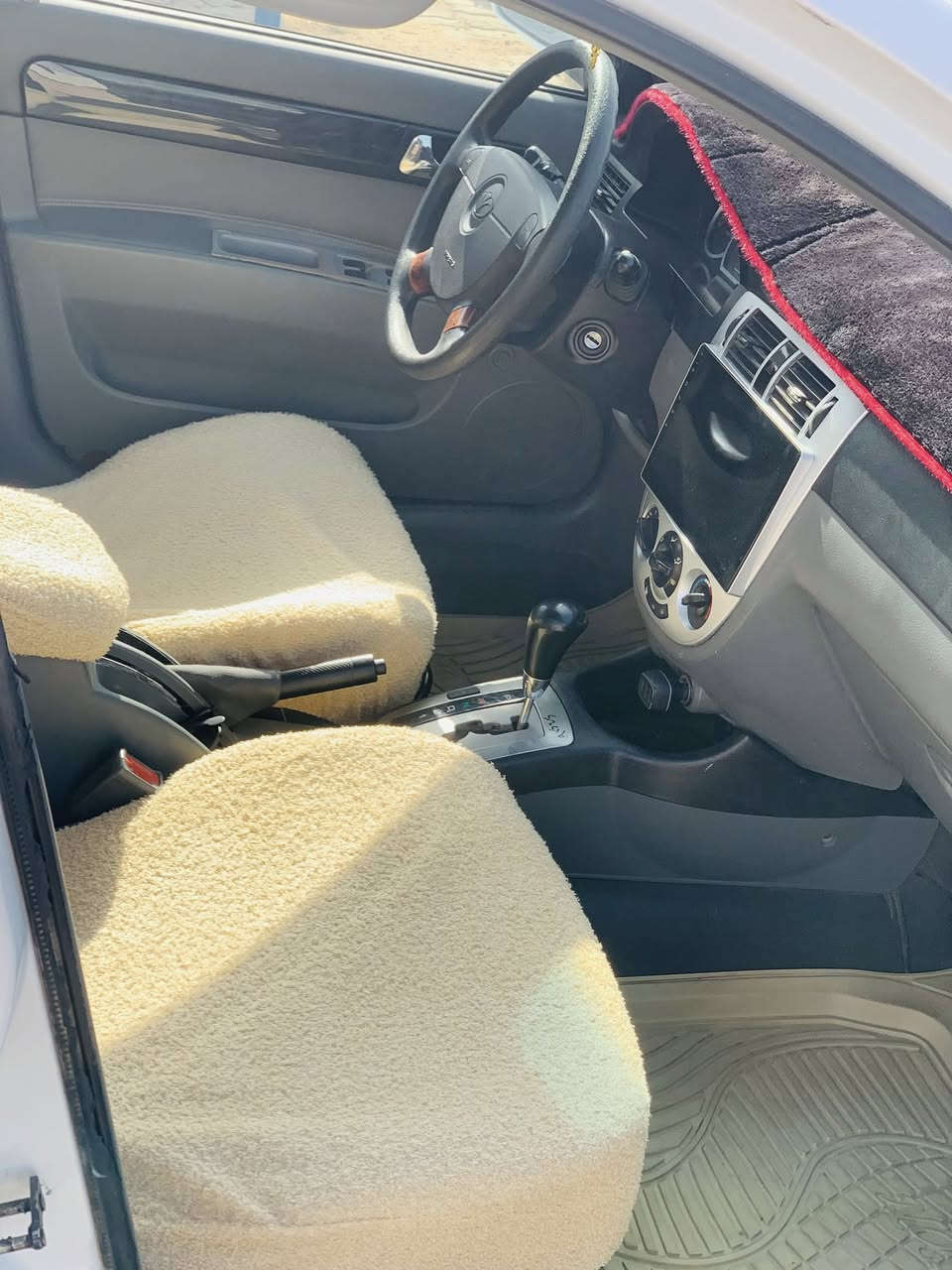 يالله سلام عليكم وبتره مديل ٢٠١١ بسمي سنويه جديه سياره جملاقات أمام صبق وداير مال مداكر خلفي صبق بس ول باقي كفاله من ضربه وتبديل مكينه وكير جديد. حداديه حلوه سعر ٧٥ هاتف ***********
