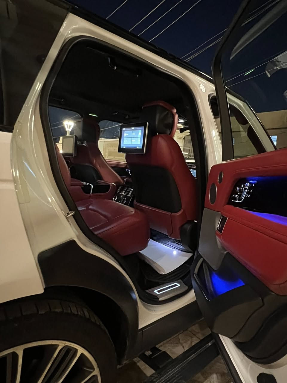 السلام عليكم ورحمة الله وبركاته 💐
(Range Rover Autobiography). 
موديل 2019 ( بصمتين ) الماني 
🚀 supercharge V8
طبعاً السيارات فول مواصفات ١/١ 
وابرز المواصفات راح اذكرها 
————————————————-
- بصمة تشغيل ( تشغيل عن بعد )
- ⁠فتحة سقف / بانوراما 
- ⁠ابواب شفط 
- ⁠ترحيب دخول واقتراب 
- ⁠كشنات مساج 
- ⁠كشنات تدفئة وتبريد 
- ⁠كشنات خزن + كهرباء 
- ⁠شاشات خلفية 
- ⁠دوس كهرباء 
- ⁠داتاشو 
- ⁠ثلاجة 
- ⁠نقطة عمياء + مري قلاب + شفط 
- ⁠خزن ذاكرة مقاعد 
- ⁠تجوه خلفية كهرباء 
- ⁠سقف شامو 
- ⁠ستيرن كهرباء 
- ⁠لايتات داينمك 
- ⁠جكات تصعد تنزل 
- ⁠مودات قيادة مختلفة 
- ⁠اربع كامرات 
- ⁠حساسات امامي + خلفي 
- ⁠جنطة كهرباء + شفط 
- ⁠السيارة اعلى مواصفات بفئتها وبعد بيها هواي مواصفات الجناية يعرفوها 
شباب السيارة مكفولة من الحادث والصبغ . دعاميات صبغ فقط اثر خدوش + بارد بسيط 
شباب السيارة من انظف السيارات بموديلها 
وبدون اي نقص جاهزة متصرف عليه دينار 
رقم بغداد الجديد هزة جديده😍

( مكينة - كير - كهربائيات - صدر ) كله تمام 

ملاحظة / الرقم مو للبيع / عليهة رقم ثاني 
ايظاً لوحة جميلة 
مكان السيارة بغداد / حي الجامعه 
السعر. ٤٦٠ ورقه 
للاستفسار 
 *********** ☎️
