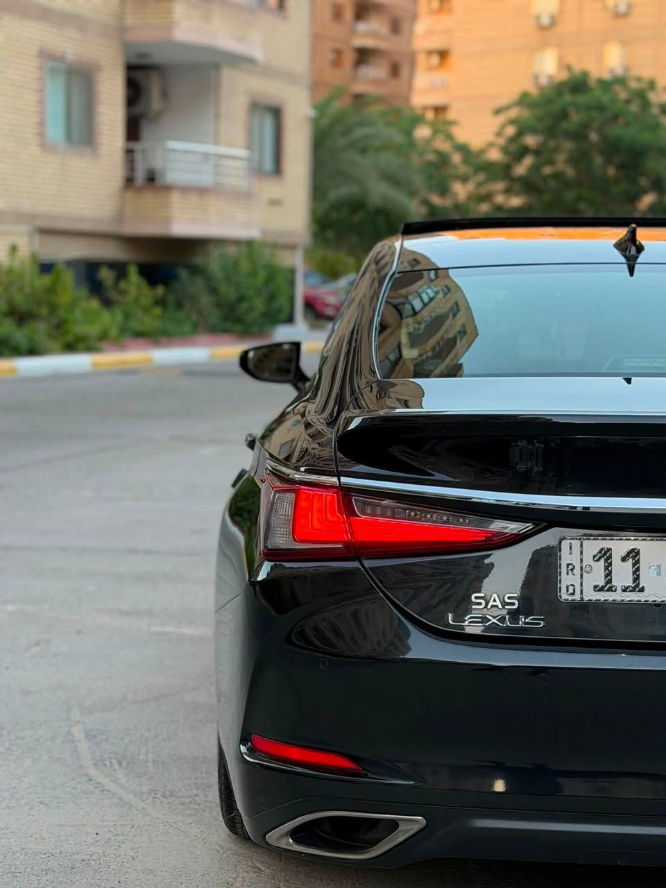 السلام عليكم ورحمة الله وبركاته 🌺

Lexus Es 350 platinum sas 

للبيع خليجي وكالة ساز العراق فول مواصفات 
موديل 2023 مواصفات بلاتينيوم تجي اعلى مواصفات بالخليجي وابرز مواصفاتها 
————————————————
. موديل ٢٠٢٣ 
. مكينة بانزين 3500 ستة سلندر ✈️
. بانوراما 
. 5 بردات - خلفيه كهرباء 
. تحكم تجوه خلفيه 
. سستم صوت (Mark Levinson)🔥
. كشنات كهرباء + تبريد 
. حساسات امامي خلفي 
. ترحيب لكزز ضوئي 
. مري شفط + قلاب 
. رادارات + نقطه عمياء 
. ويل كروم عليه تخم تاير جديد (Kumho)
. شحن وايرليس 
. ستيرن كهرباء 
. خزن ميموري وضعيات جلوس 
. شاشه ابل كار بلي 
——————————
شباب السيارة فول مواصفات بلاتينيوم 
ونظيفة جداً وسيرفس جديد من فلاتر من دهن من تايرات جاهزة على اخر ، بصمات ٢ 
كاعيات شركة وعده وجنطه مال لكزز 
ماشيه ١٠٠ الف كيلو ، مكينه وكير وصدر وتبريد كله مكفول وكاله 
السيارة بدون حادث وبدون صبغ وبدون اضرار 
فقط pdr بسيط بالباب والدعاميه الخلفيه بيه رش تقريباً نص ، اما باقي التفاصيل السيارة جديده ومقدماً شايف الخير الياخذهة واسف ع الاطالة لكن يجب التوضيح 
والسعر جداً مناسب ماعتقد اكو خليجي وبدون ضرر وفول بلاتينيوم بهذا السعر 

* ملاحظة / رقم بغداد بأسمي 
* ⁠هزة وفحص جديد 
مكان السيارة بغداد / حي الجامعة او اليرموك

السعر 315 $ ورقة وبي مجال بسيط 💵

للاستفسار   *********** ☎️
