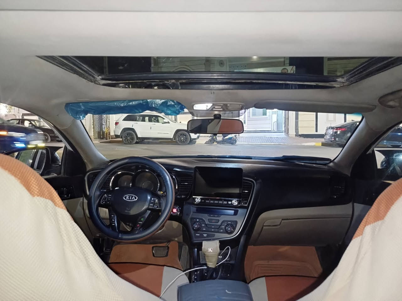 سلام عليكم  كيا اوبتيما  لبيع
فول مواصفات  محرك 2400  خليجي

 بصمه تشغيل وبصمه ابواب 

 وتحديد مسار  قياده ثابته 

ويل كب  عدد5 

دبل اكزوز محرك 2400. مكفول 

كير 6 نمر  مكفول 
 
حداديه  وزوج تايرات جديد 

كرسي سائق كهرباء 

خزن ميموري 

 حادث  سياره بيه طخه بل لغد. وكم قطعه ابيع حزام 
 
سياره عليه ادامه كامله ما ناقصه شي 
 مكان سياره رمادي 7 كيلو 

***********
