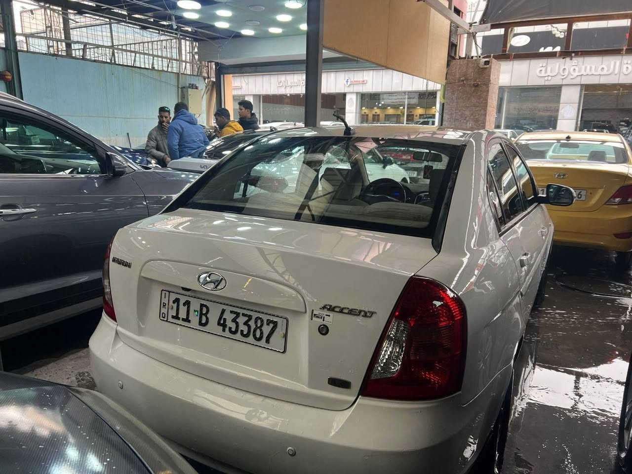 السلام عليكم
للبيع هونداي اكسنت 2011 خليجي الشركه العامة
مكينه 1600 دوش محرك وكير مكفولات
سيارة جديدة وجاهزة صدر امامي وخلفي جديد
ماشية 150 ألف حقيقي رقم بغداد الجديد
بيها صبغ ربع جاملغ الخلفي جوه قبق بانزين
والباب خلفي أثر طخة خفيفه
السعر 105 وبيها مجال للشرااي
المكان بغداد البياع ***********
