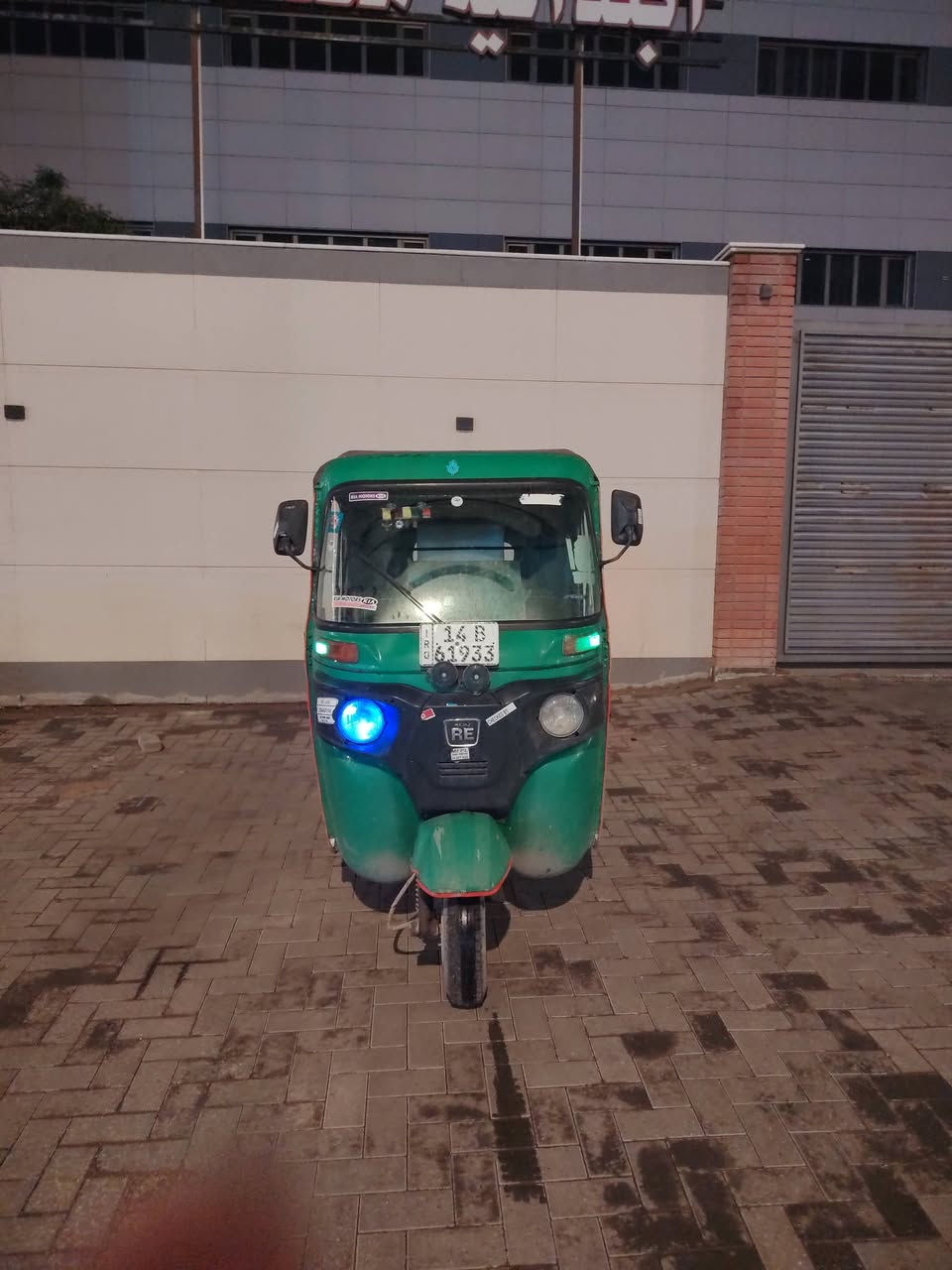 السلام عليكم تكتك موديل 21 رقم وسنوية رقم انكليزي للبيع السعر 7  اوبيهة مجال للاستفسار راسلني عل واتساب *********** عنواني البصرة العشار
