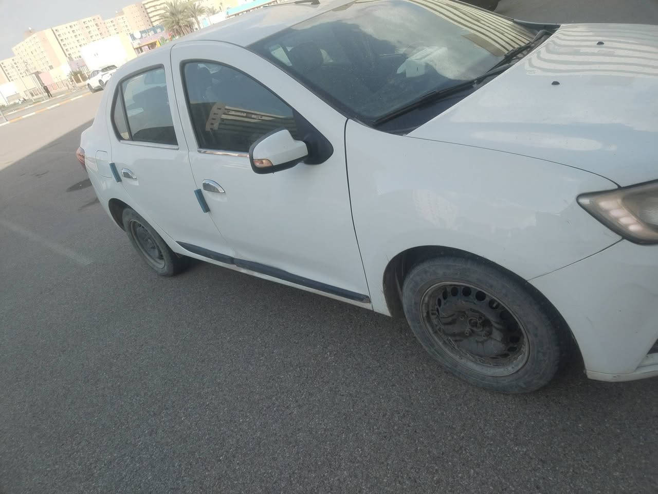 السلام عليكم
للبيع رينو سمبل موديل ٢٠١٩ ماشية ١٧٠ الف كيلو مكفولة من الصبغ و الضربة بيها طخات بسيطة بالجنطة و البنيد و الباب الايمن كير و محرك خير من الله رايدها ب ٧٥ و بيها مجال بسيط للاتصال على الرقم ***********
