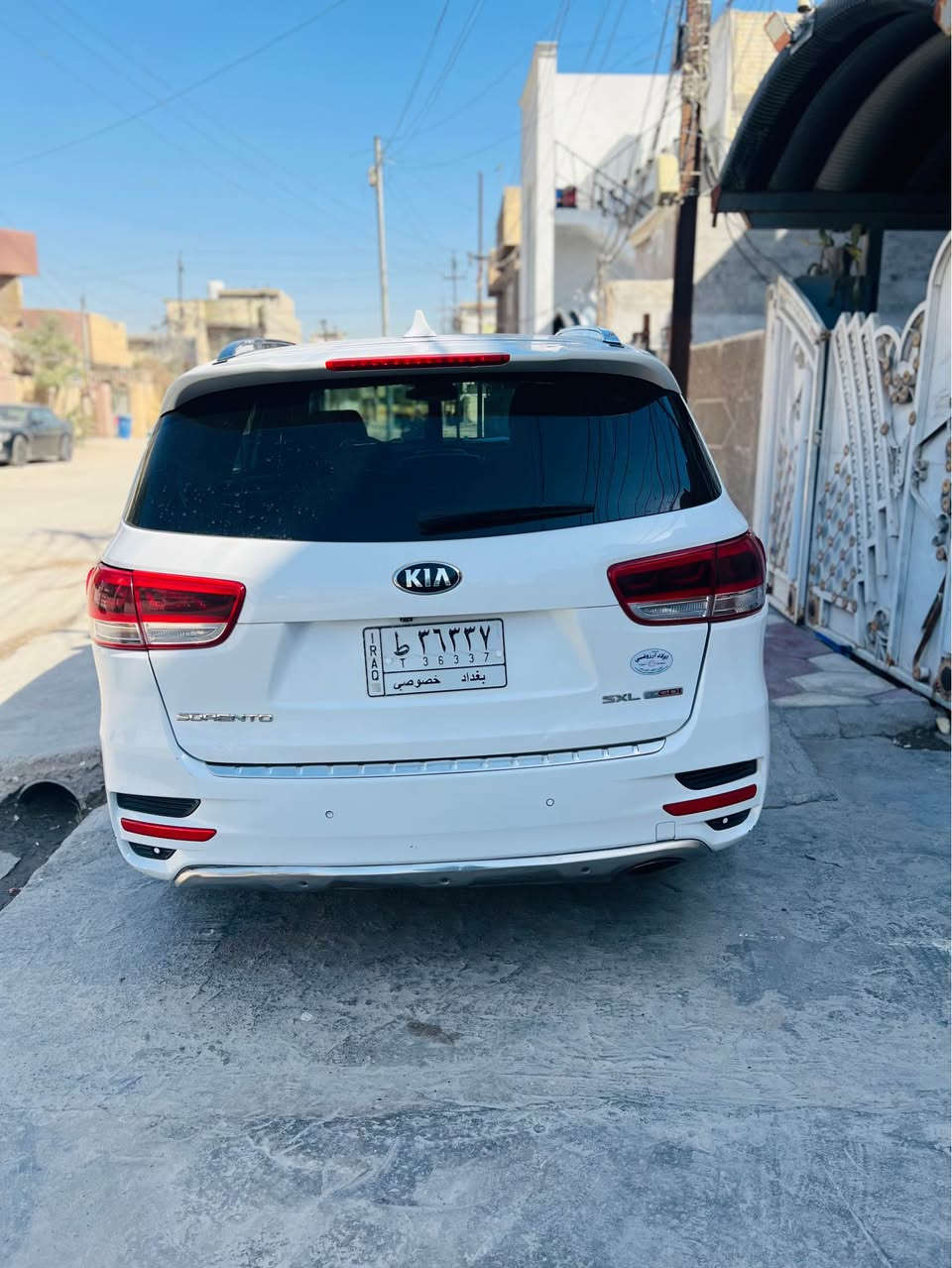 السلام عليكم 
سياره سورنتو ٢٠١٦ فول ١/١ وارد امريكي السياره v4 ٢٤٠٠
الوان ابيض داخلها اسود ماشيه ٦٣ الف 
السياره مصبوغه احزام السياره كلش حلو ونضيفه احله من الصور مكان السياره بغداد 
المواصفات 
١ . كامرات ٣٦٠ 
٢ . كشنات جلد  
٣ . تدفه وتبريد الكشنات 
٤ . رادار امامي وخلفي وجانبي 
٥ . السقف بنراما
٦ . الصندوك كهربائي  
٧ .٣ انضمت قياده 
٨ . تحديد المسار ومثبت سرعه 
٩ . السياره ٥ راكب مو ٧ 
السعر ١٨٠ وبيها مجال 
رقم صاحب السياره 
*********** Colombo, Sri Lanka
