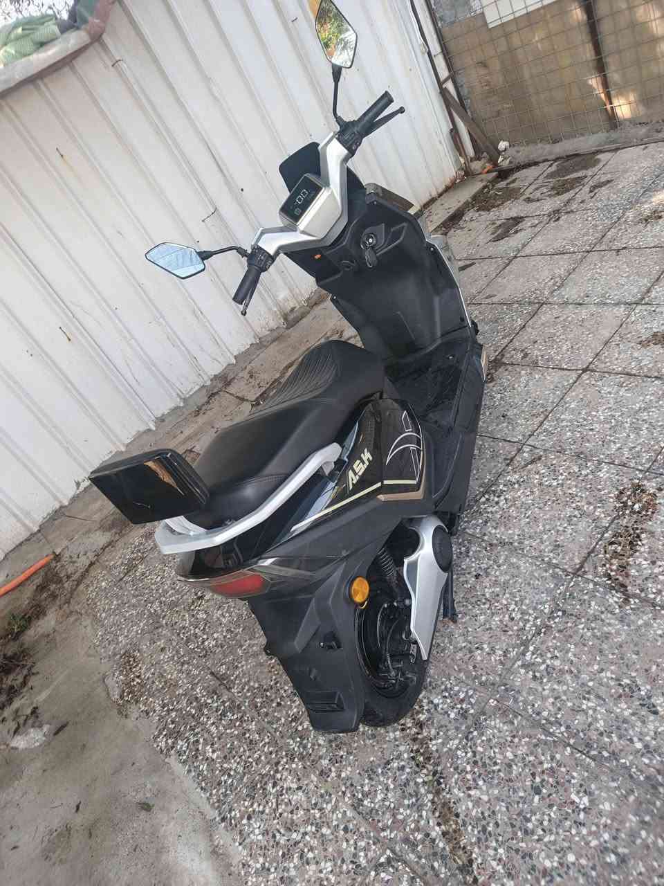 دراجه شحن للبيع  *********** موديل ٢٥ ما ماشية هواي مكان حي الجهاد سعرها مليون
