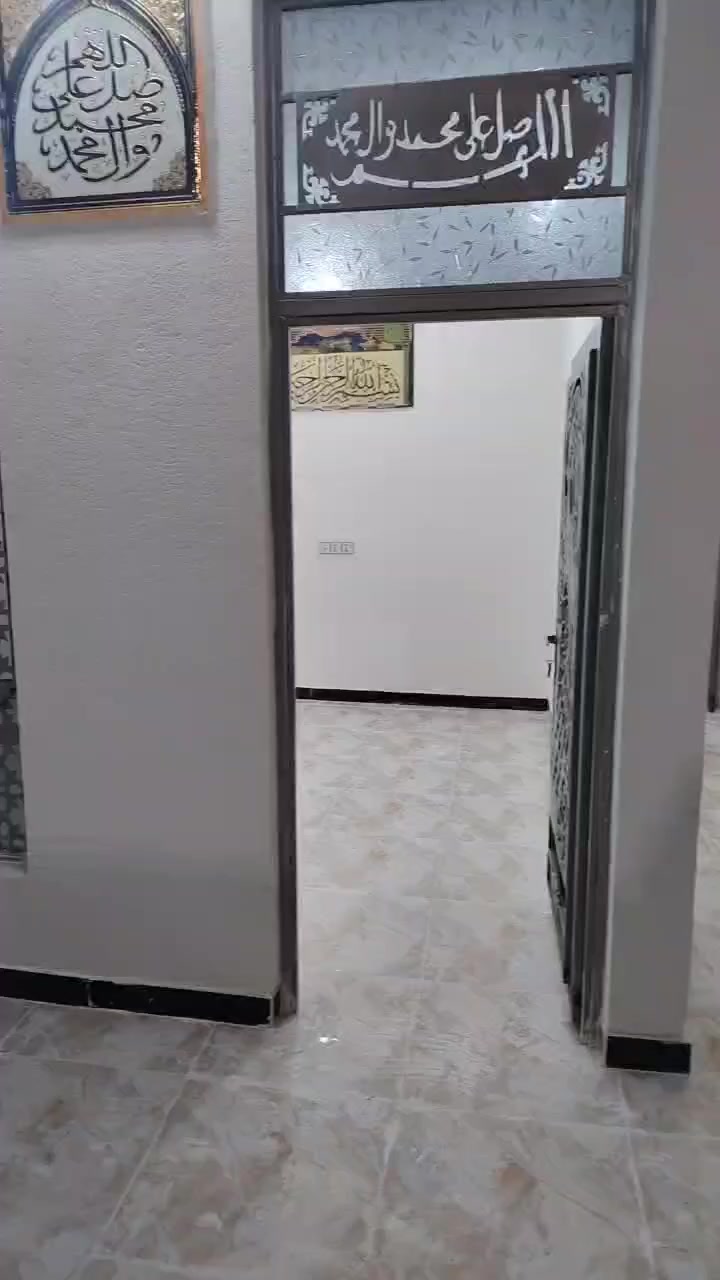 السلام عليكم بيت للايجار مشتمل مساحه 125 طابقين
تبليط للباب+ مولد خارجي+

بيت كامل من اي نقص بيت بناء حديث قبل يومين كمل

المكان خلف حي الخطيب

الاستفسار

***********
