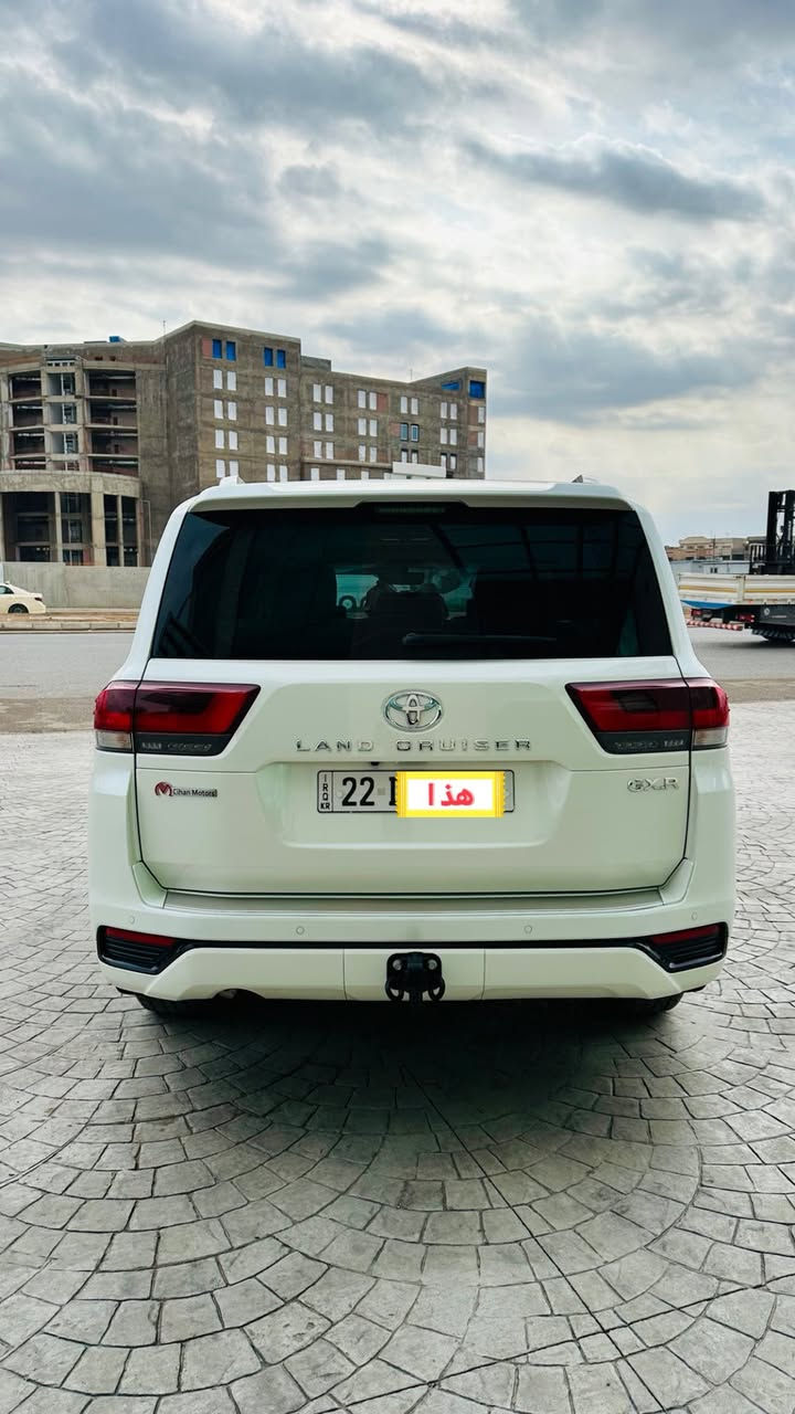 السلام عليكم
تويوتا لاندكروز شركة جيهان
مواصفات GXR 
درجة اولى
ثلاث شاشات بلادية 
فول مواصفات
بريك بصمة 
سلايت 
كشنات جلد وكهرباء
صندوق كهرباء
باقي المواصفات المعروفة 
السيارة جديدة ماشية 23 الف فقط بحالة الوكالة 
كفالة عامة من الصبغ والبارد والشخوط والرصعات 
مغلفة PPF كامل ضمان 10 سنوات
بيهة كتاب تظليل من المرور
السعر المطلوب 655 ومجال جداً بسيط
مكان السيارة اربيل 
***********
