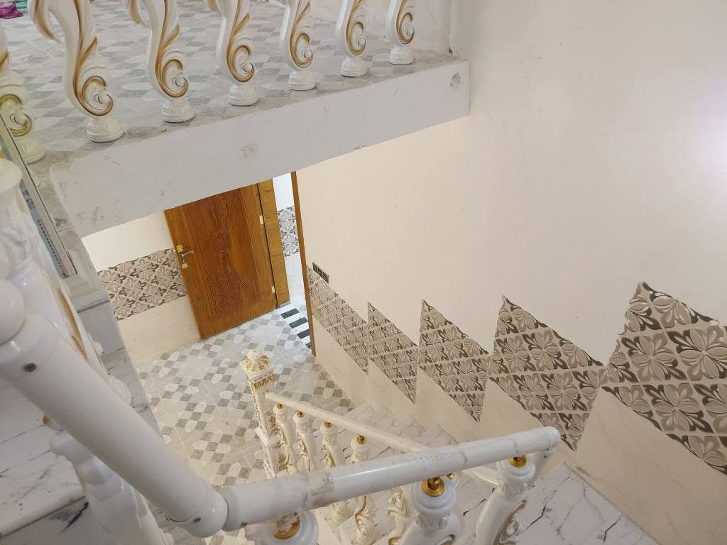 بيت 🏠 للبيع مساحه 50متر طابق ونص كربلاء المقدسة مجمع ذالفقار سكني قرب سيد اسماعيل سند 25قرار محكمه السعر 53مليون 
*********** كربلاء, العراق
