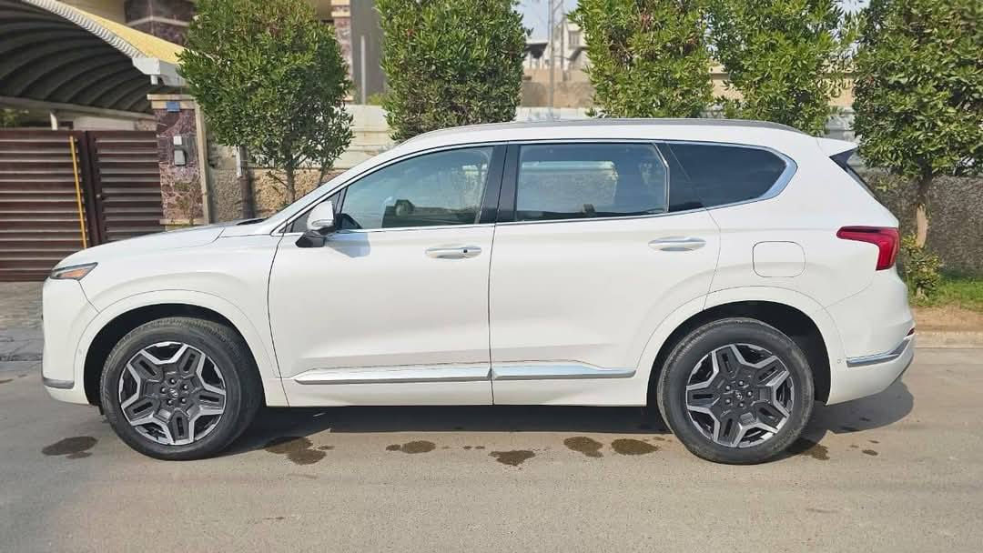 HYHUNDAI SANTA FE HATRC  2021ULTIMATE CALLIGRAPHY
2500T

هيونداي سانتا في موديل  2021 هاتريك كالغرافي فول ١/١ (اعلى فئة في السنتافي) وارد امريكي ( حادث بسيط ) رقم بغداد  بأسمي اللون ابيض صدفي مكفول البدي من الصبغ والضرر  حرق بسيط بكشن السائق والشمسية   داتشو بالجامه الامامية تعرض بنوراما دفع رباعي أربع كامرات رادارات امامية خلفية جانبيه هوك سحب خلفي اصلي

المواصفات:-( vip )

١- مفتاح ذكي بصمة + التشغيل عن بعد .

٢- نظام اوتو بارك / تقديم و ترجيع السيارة بالمفتاح الذكي والتوقف الذاتي بدون سائق

٣- كير بنظام الازار المنفصلة الاصدار الجديد ( بيانو)

٣- كير ماوس ثانوي لأوضاع القيادة / Drive Mode 

‏Comfort - Smart - Sport 

٤- نظام HTRAC الحديث 

٥- بنوراما فتحة سقف.

٦- هاند بريك بصمة 

‏٧ - Auto Hold  أوتو هولد

٨- خاصية ISOFIX   ايزو فكس قفل الاطفال

٩- نظام مانع الانزلاق

١٠ - نظام نزول المنحدرات.

١١ - نظام اطفاء المحرك (A) ذاتيا في الازدحامات لتوفير الوقود

١٢- شاشة تدعم Apple Car play و Android وبلوتوث مدمج والأوامر الصوتية

١٣- الداشبورد الكتروني بانماط متغيرة حسب وضعية القيادة

١٤- الشاشة الوسطية حجم كبير ١٢ انج مع دعم الملاحة بالخرائط GPS وبوصلة للاتجاهات

١٥- شاحن هاتف wireless

١٦-  مخارج شحن USB وتشغيل الميديا

١٧- منافذ للطاقة كهرباء 12فولت ومنفذ 110 فولت

١٨-  المرايا الجانبية قابلة للطي + نقطة عمياء + هيتر + اشارات

١٩- مرايا جانبية بخاصية الترحيب والفتح عند الاقتراب والاضاءة في الضلام

٢٠-  الصندوق كهربائي ذكي يفتح عند الاقتراب

٢١- حساسات ضغط الاطارات 

٢٢- حساسات أمامية / جانبية /خلفية

٢٣-  كامرة اضافية لتقنية منع الخروج عن المسار

٢٤- ميزة التوقف الذاتي للمركبة منعا للاصطدام عند القيادة او الرجوع

٢٥-  المركبة تعيد نفسها للمسار الصحيح عند عدم الانتباه

٢٦- لايت زينون رباعي العدسات بتقنية High Beam الانارة الذكية + LED  نهاري 

٢٧- بك لايت LED مميز مدعوم بتقنية ضد الضباب لاوضح رؤية للمركبة

٢٨- خاصية دعم الكاميرات عند تشغيل الإشارة الجانبية لرؤية الزوايا العمياء

٢٩- كاميرا دوارة 3D تفاعلية متعددة الاوضاع

٣٠- اضاءة داخلية LED تقنية Ambient Light متعددة الالوان 

٣١- مرآة داخلية بخاصية التعتيم الذاتي 

٣٢- سستم صوت هارمن كاردن 10 سماعات محيطية مع دمام وتويترز 

٣٣-  نظام القيادة الذاتي الذكي في الشوارع المخططة 

٣٤- مثبت السرعة Cruise وميزة التباعد عن المركبات

٣٥- خاصية المايك للسائق للتحدث مع الركاب في الخلف

٣٦- حساس حراري بسقف السيارة بتحذير صوتي في حال نسيان الاطفال في المركبة

٣٧- قفل الابواب والنوافذ / خاصية عدم العبث للاطفال

٣٨- القفل المركزي للابواب وعدم الفتح عند مرور مركبة بشكل قريب من السيارة 

٣٩- مقعد السائق خاصية الخزن وميزة الخروج المريح عند الاطفاء

٤٠-  المقاعد الامامية كهرباء + تبريد + تدفئة

٤١- المقاعد الخلفية تدفئة

٤٢- الداخل جلد بلون مميز تطعيم الدواخل

٤٣- ستائر جانبية 

٤٤- ستيرنغ من الجلد حياكة مع تحكمات وميزة تدفئة المقود

٤٥- شفتات رياضية بالمقود

٤٦-  التبريد والتدفئة تحكم شاشة وتحكم يدوي ايضا

٤٧-  التبريد امامي خلفي مناخ منفصل

٤٨-بردات أبواب خلفية  وكذلك في الصندوق

٤٩- قبضات أبواب ألمنيوم مع خاصية الانارة ليلا

٥٠- حساس لمس ابواب لفتح وغلق باب السائق والراكب

٥١- ماسحات امامية حساس / تشغيل تلقائي وسرعة حسب غزارة المطر

٥٢- ماسحة خلفية حساس /  تشغيل تلقائي عند المطر

٥٣- اريل نفكيتر مدمج بتقنية التقاط بث الراديو HD

٥٤- الصندوق كهربائي ذكي يفتح عند الاقتراب

السعر 220$

موبايل ***********
