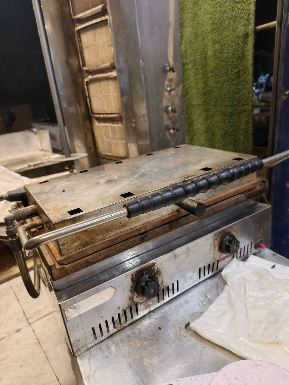 سلام عليكم غراض مطعم كامله  للبيع ***********
