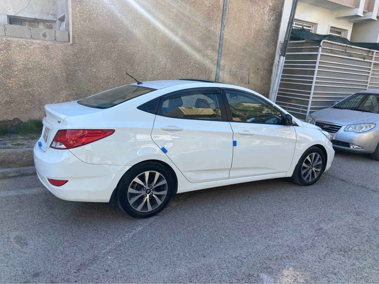 السلام عليكم للبيع هونداي اكسنت خليجية فول مواصفات موديل ٢٠١٦ مكينة ١٦٠٠ فتحة واشاير بلمري كامرة كلش حلوة السيارة ونظيفة رقم بغداد 
مكان سيارة بياع سونار واضح منشور 
السعر ١٠٥ 
***********
*********** بغداد, العراق
