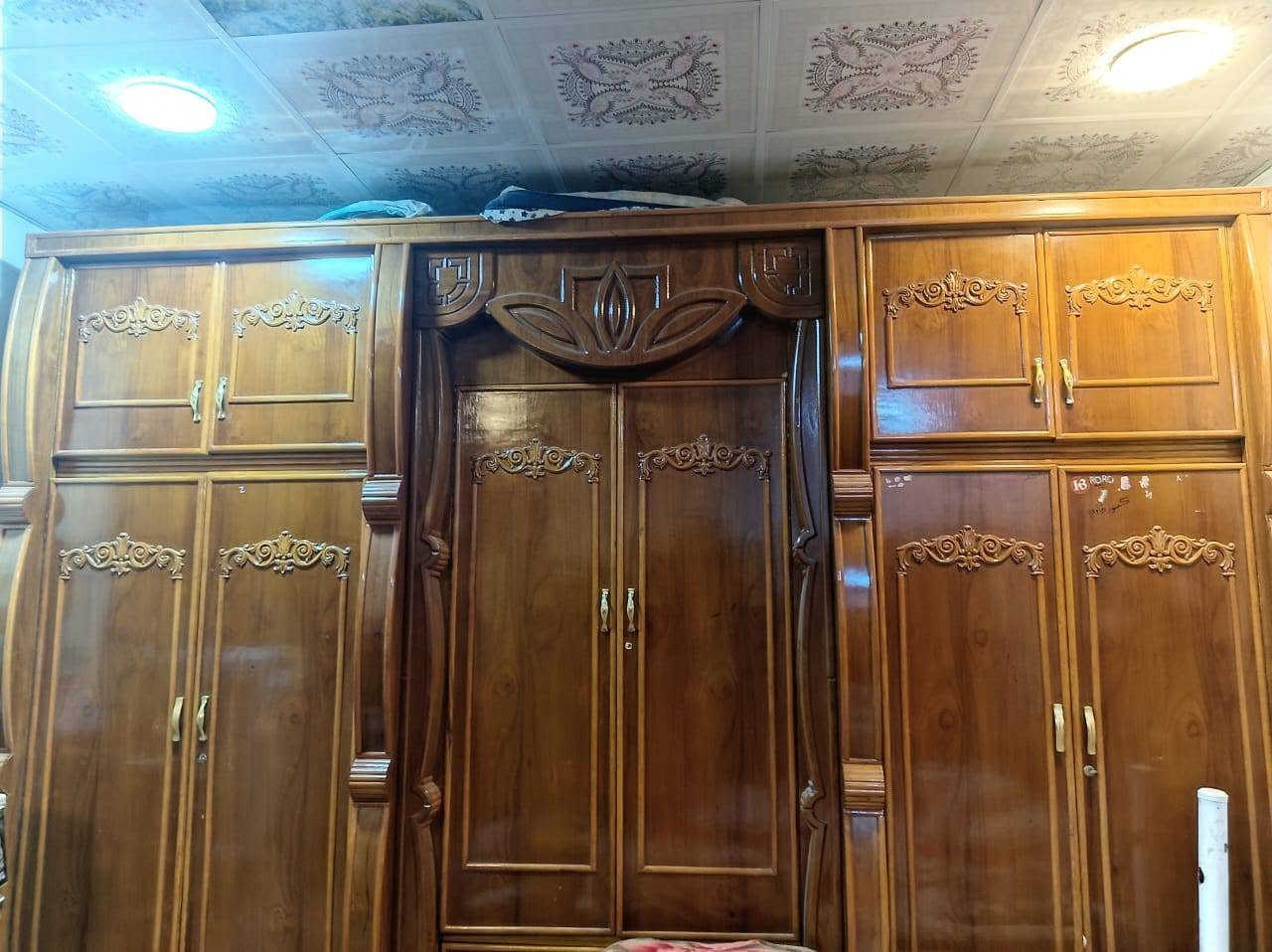 سلام عليكم غرفة نوم للبيع ضخمه خشب صاج نضيفه بابل المسيب للاستفسار ***********
