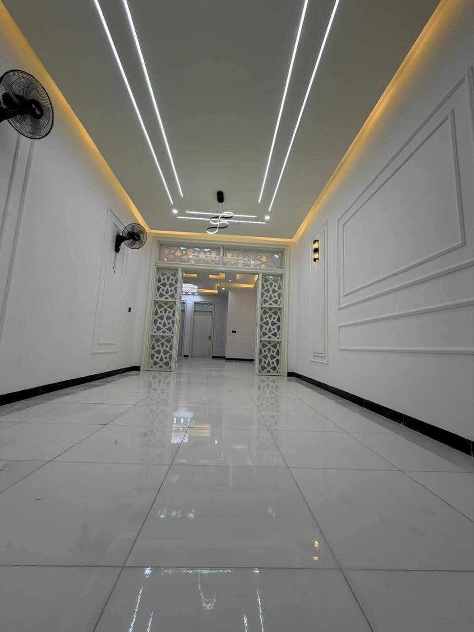 #150متر فول بخط لأول يعني مرحله اولئ 

لبيت يبعد عن شارع لعام 100متر تبليط لباب لبيت 
#طابو_زراعي_سند_25_نتصال***********

(((( عنوان  لمكتب #سما_النجف مقابل قرية لغدير عمود 282)))) 
#عنوان_لبيت_نجف 

شغل جناي
شغل درجه آولى حقيقي 

اساس وسقف صب مركزي 
بناء طابوق 🧱 
غرفتين وصاله وستقبال ومطبخ وصحيات داخليه وخارجيه 
بيت جاهز مفتاح 🔑 

#يبعد_عن السوق مسافه بسيطه 
@#شارع تبليط وكافت الخدمات متوافره والكيات الباب البيت
