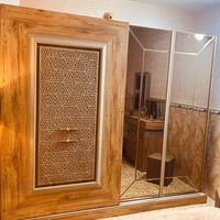 غرفة تركيا نضيفة جداً مابيها اي ضرر 7قطع كلها هايدروليك وخشبها الثكيل ...