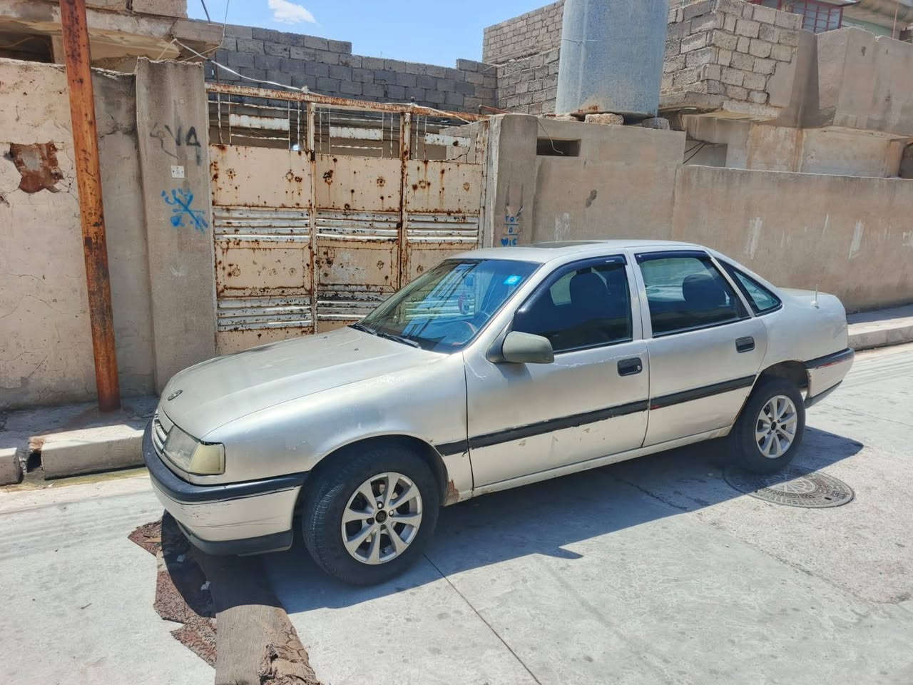 السلام عليكم فكترا حجم ٢٠  موديل ٩٢ بسمي مابيه صبغ دواير فقط السعر ٣٥ بيهه مجال اشويه
***********

