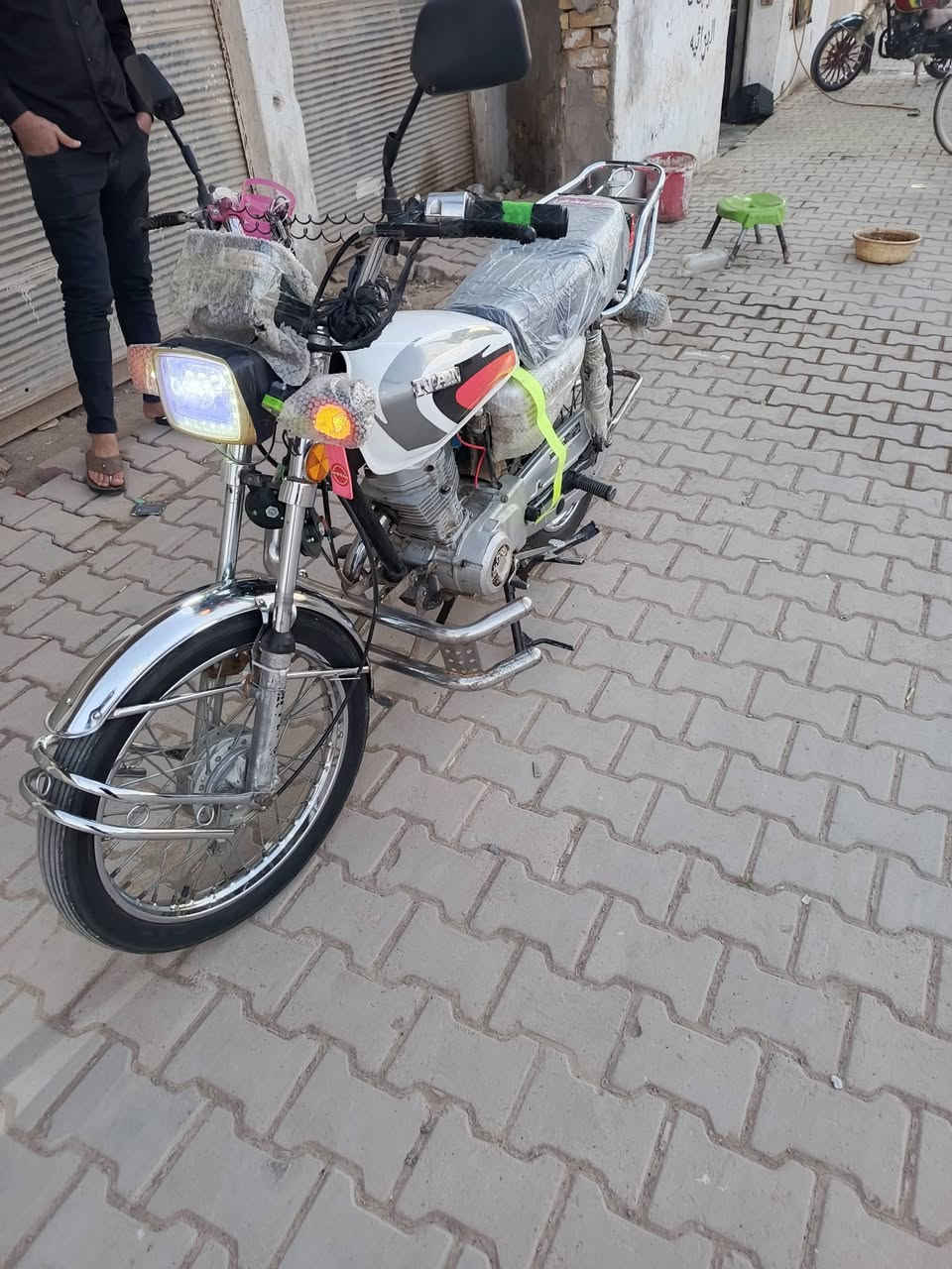 سلام عليكم شباب متاح دراجه نامه العالي ويل 18 مو 17 دراجه خير من الله دراجه شاصي أو مكينه 14 الباقي تعمير كله جديد اني معمره اوراق مكمرك اصولي سعر دراجه 400 بيها مجال قليل عنواني شهربان قريه سلامه ***********
