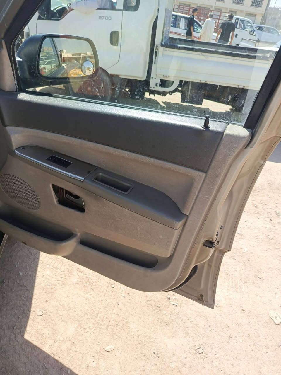 سلام عليكم جيب شيروكي موديل ٢٠٠٥ جاهزة مكينه كير اكسل تخم تاير حداديه رقم بغداد صبغ عام بيه ضربه جنطه سياره جاهزة مكان السيارة الصويرة السعر ٦٧ بيه مجال للاستفسار اتصال ***********
