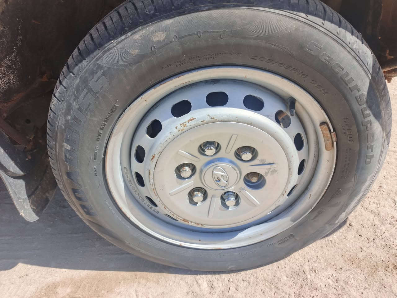 تخم ويل او تاير للبيع مال ستاركس حجم 16 سعر 300 بيهن مجال او اسبير وياهن ***********
