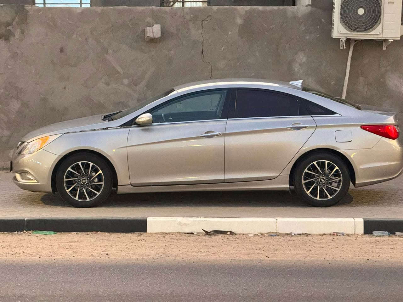 السلام عليكم سوناتا  دخول جديد زيرو اليوم كملت يشهد الله جديده بمعنى الكلمه وكلشي اكو بل سوك سوناتا 2014 دخول جديد كير مكينه تخم تاير تبريد كله زيرو السياره جدآ جديده كصه جنطه  متومه ارقام وسنويه ع الحاسبه مكينه 2400 دوش بانزين ويل مال 22 السياره زيرووو اكرر زيروو مكان السياره بصره السعر 50وبيه مجال حق الجيه *********** الزبير, البصرة
