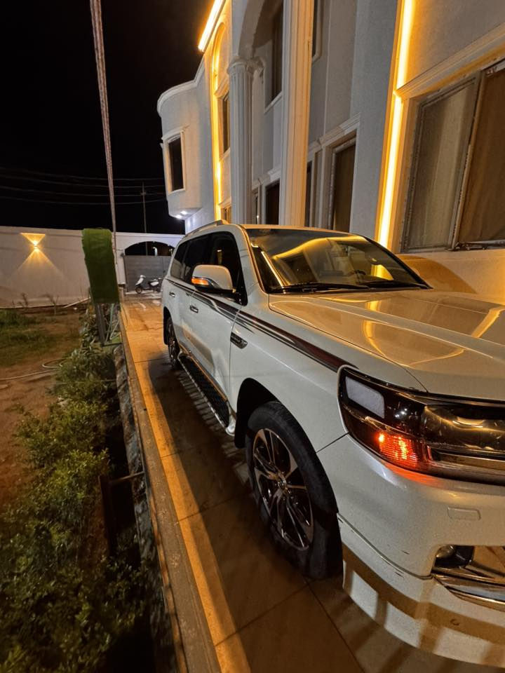 السلام عليكم لاندكروز 2020
كراند تورنك 
 مكفوله من صبغ ولبارد 
السعر530ورقة
فول موصفات 
فتحه
بصمه 
كشنات جلد وكهرباء 
3شاشات 
دبل ماوس 
باب خلفي كهرباء 
زراك لايت 
مري جانبيه قلاب 
شاحن واير ليس 
تشغيل عن بعد 
4بصمات 
حساس امامي خلفي 
سياره جديده فقط بنيد مبدل
للتصال***********
