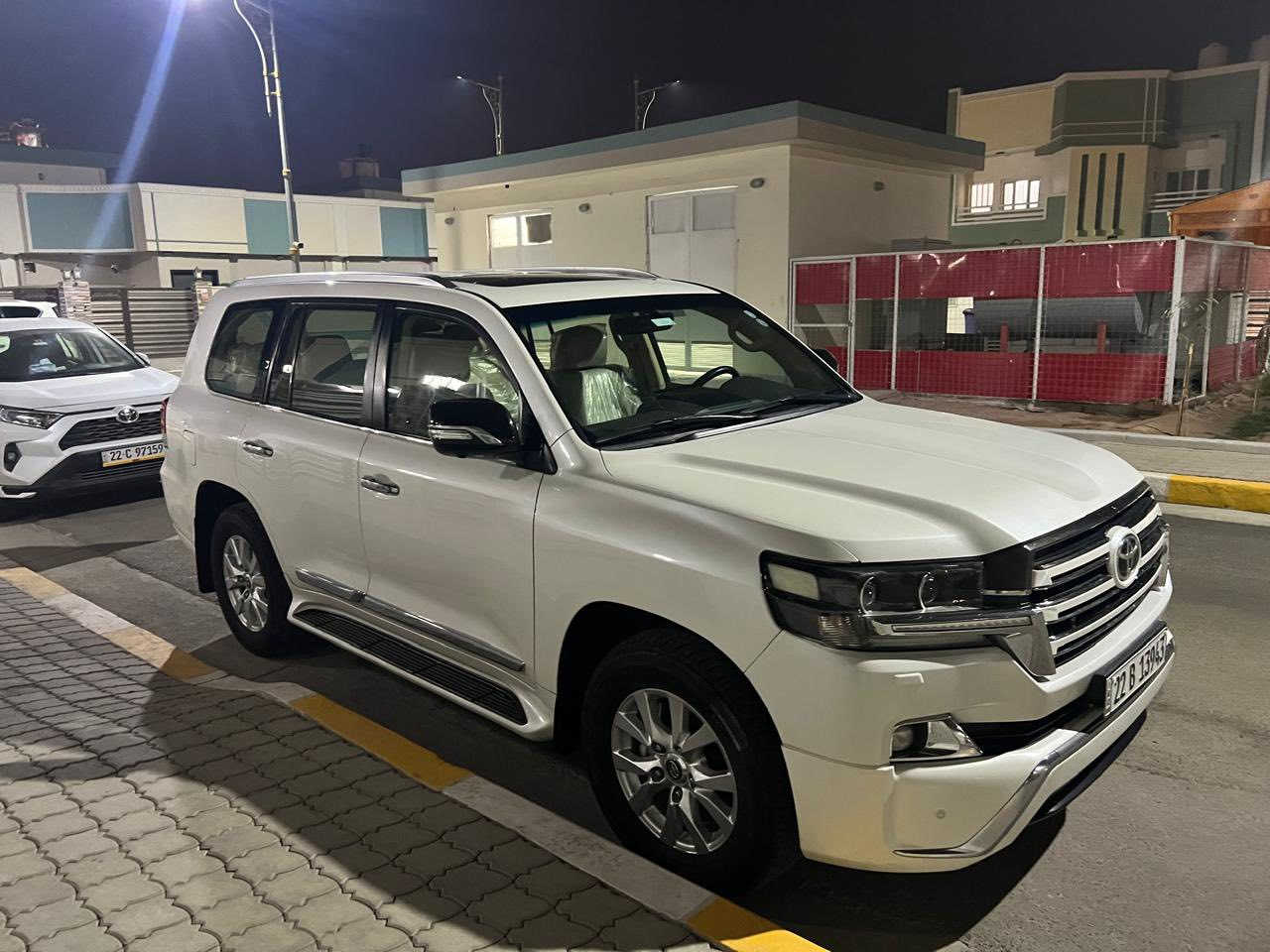 السلام عليكم 
لاندكروز GXR 2017 وايت ادشن 
مكفولة 
فول مواصفات 
السعر 490
البصرة مدينة الامل 

0781 006 4424
