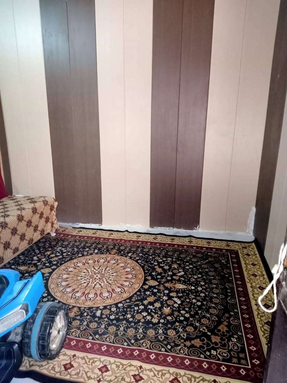 بيت 60 متر غرفه وصاله ومطبخ واستقبال صغير وصحيات للبيع حي الرحمه شارع الكيات  فرع مكتب ابو محمد الكريطي

السعر  20 وبي مجال قليل 

‭***********
