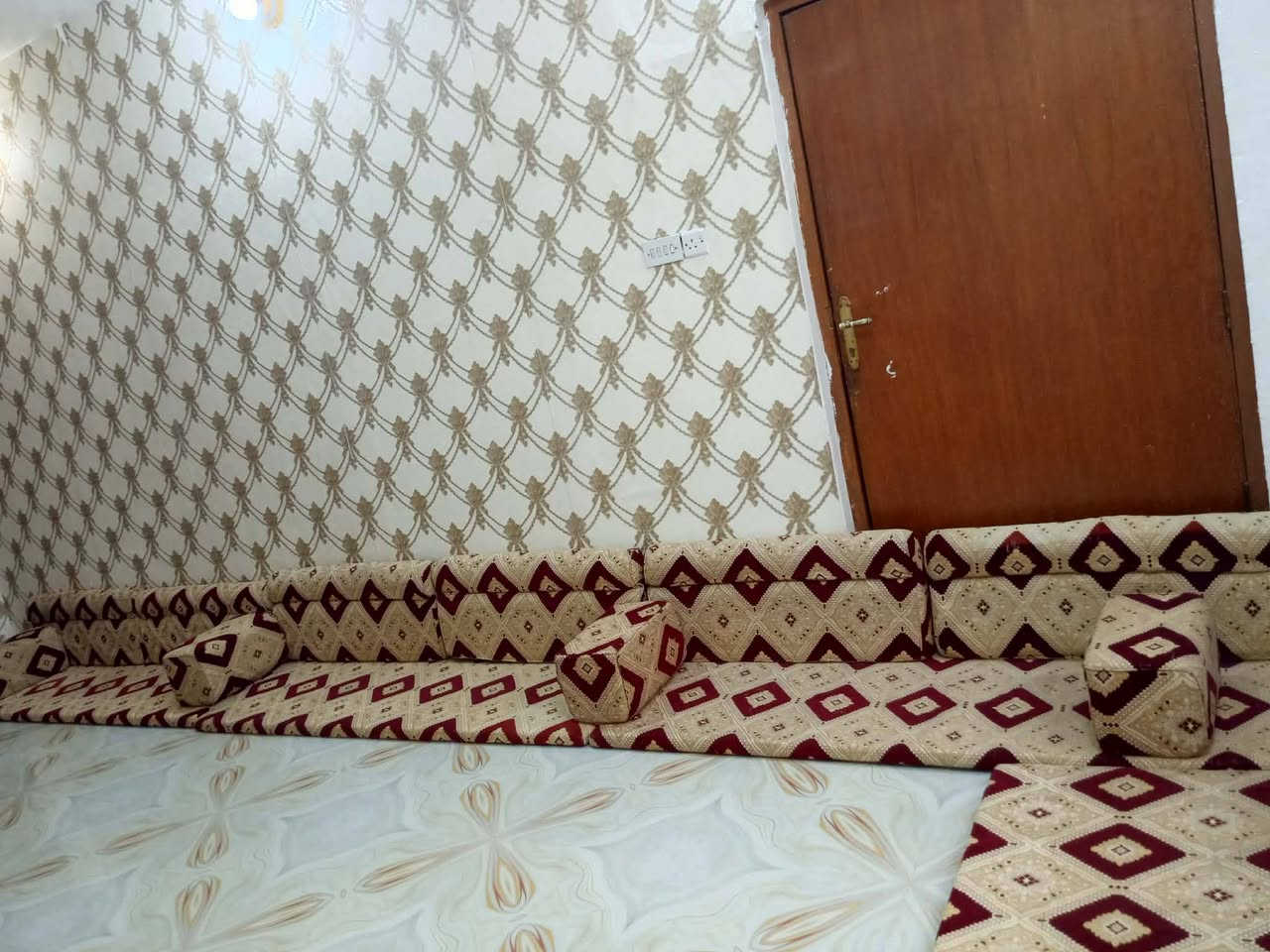 جلسات عربيه نضيفه ويتكون من 5جلسات
السعر 150وبي مجال للشراي 
المكان الديوانيه حي الجمهوري


**إذا كنت صاحب هذا الإعلان وتريد حذفه لأي سبب، رجاءا أرسل رسالة إلى الدعم الفني**