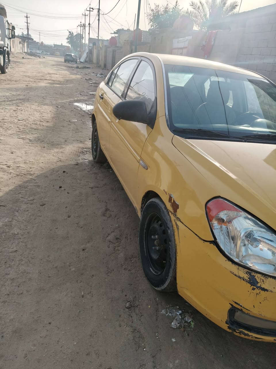 اكسنت
موديل 2009 
مكينه 1600بيه بدايت تنقيص 
كير عادي 
حداديه نص عمر 
دواخل نظيفه كلش 
شواصي برانكيب مكفولات 

السنويه ل2027
مصفره غرامات وهيئه
المكان البصره الزبير 
ماسنجر ماعدي 
***********
السعر 65 وبيه مجال
