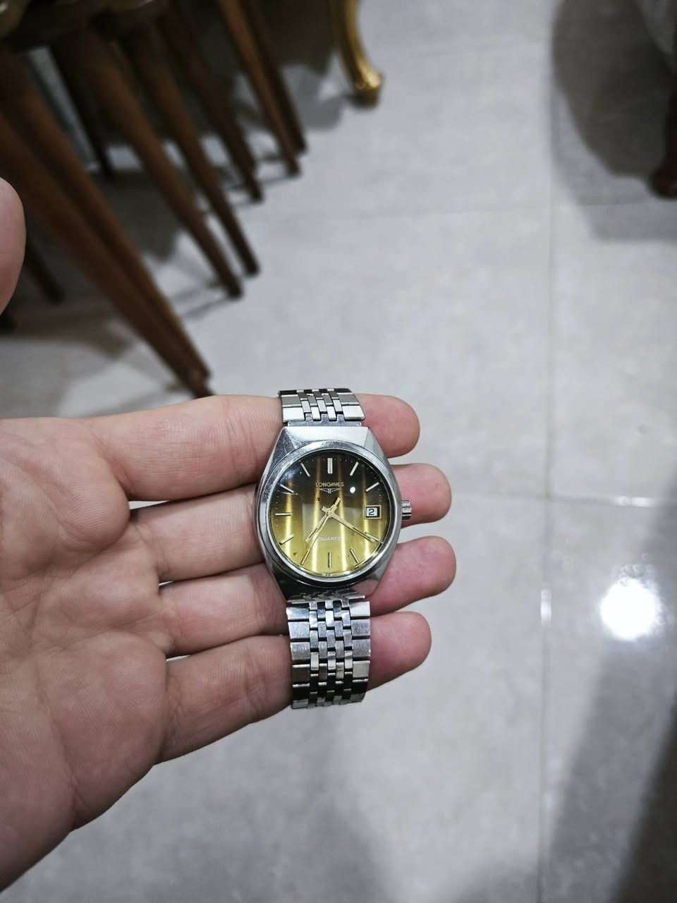 السلام عليكم
ساعتنا لهذا اليوم لونجين 
سير أصلي 
وقفل أصلي 
قطر كبير 
ماكنه سويسري أصلي 
نافدة تاريخ شهري 
الساعة نظافة تامة 
 السعر 125 الف وبيها مجال للشراي 
يوجد توصيل لكل المحافظات 
للتواصل واتساب أو الاتصال على رقم 
***********
