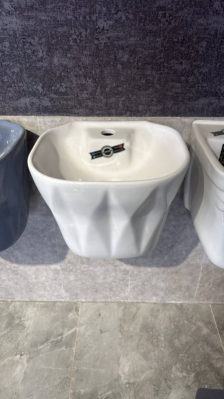 تم وصول حاويه مغاسل أبيض أصلي بسعر ١٥الف
***********
