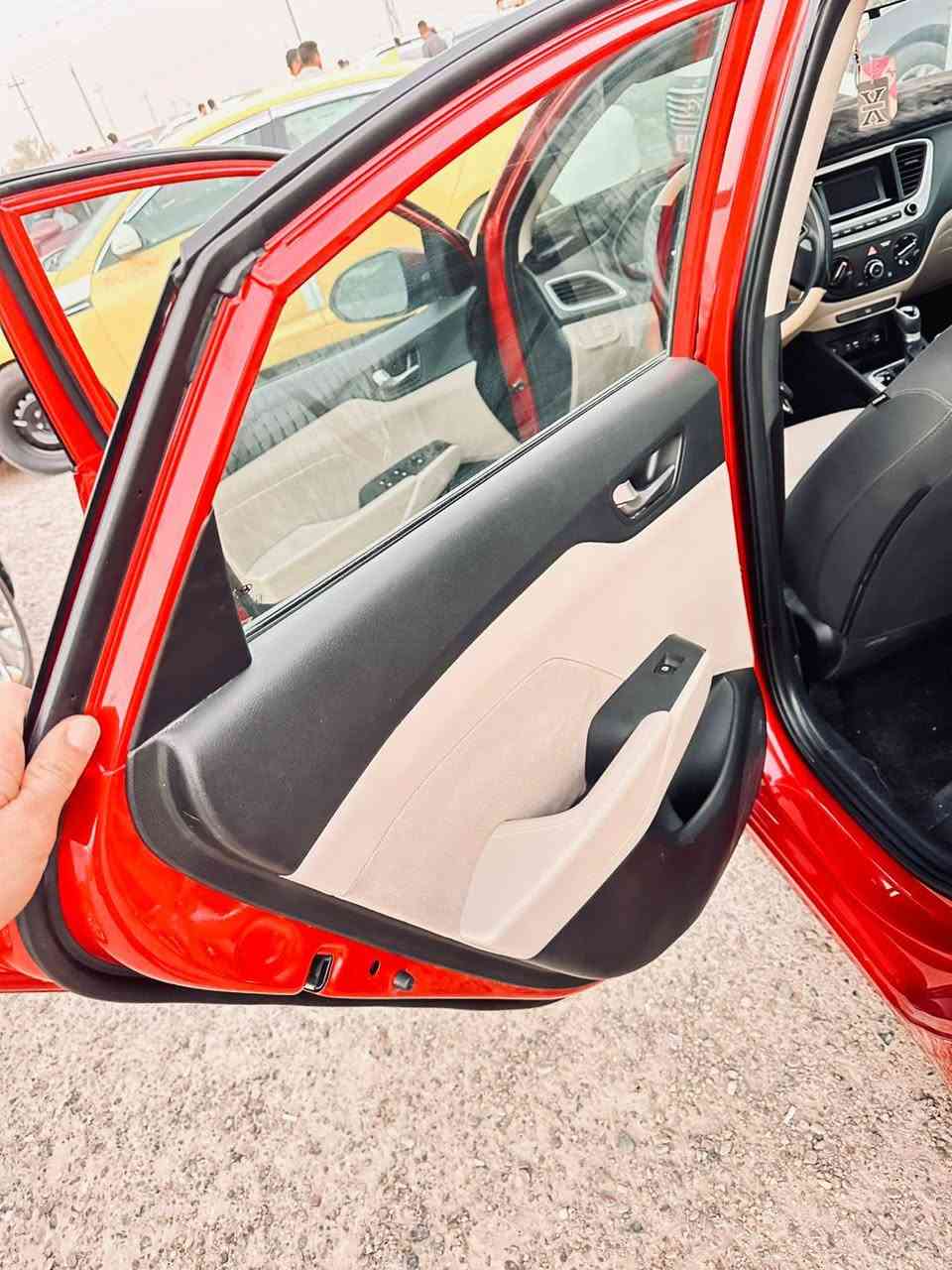 اكسنت ٢٢ وراد امريكي  ماشيه ٣٢ حقيقي
نص فول تحكم ستيرن 
 سياره حيل جديده نايم بل بيت 
مستعجل على بيعته
بيه فقط قطعه وحده صبغ من امريكا 
بدون دواخل  
سعره ١٢٥ بيه مجال 
***********
