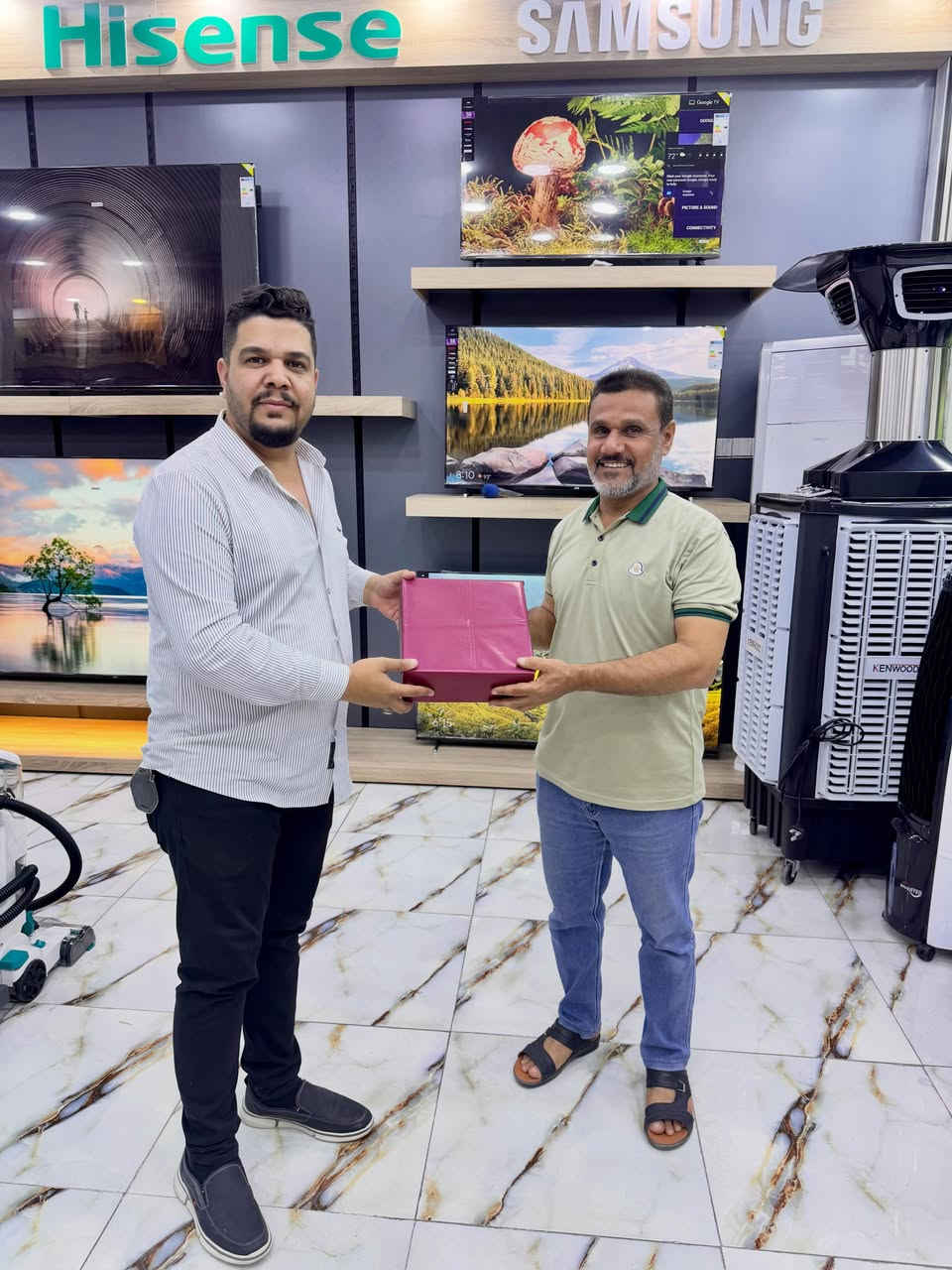 تسليم الجوائز داخل الأخوين مول 💚

الف مبروك للرابحين .. الكل فائز مع الأخوين✨
جوائز ومسابقات الأخوين مول مستمرة ..

#الأخوين_مول  #جوائز


**إذا كنت صاحب هذا الإعلان وتريد حذفه لأي سبب، رجاءا أرسل رسالة إلى الدعم الفني**